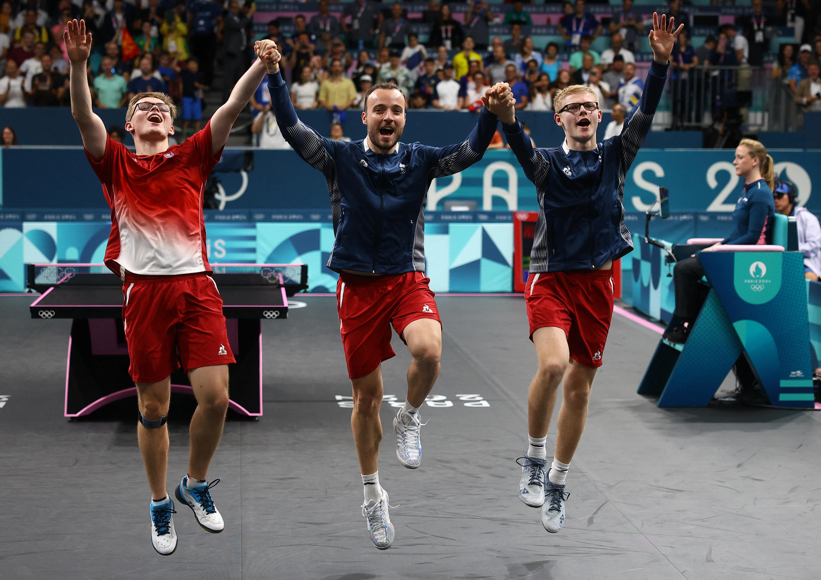 Après avoir battu le Brésil, Alexis Lebrun, Simon Gauzy et Félix Lebrun vont affronter l'équipe chinoise de tennis de table en demi-finale du tournoi olympique. REUTERS/Kim Hong-Ji