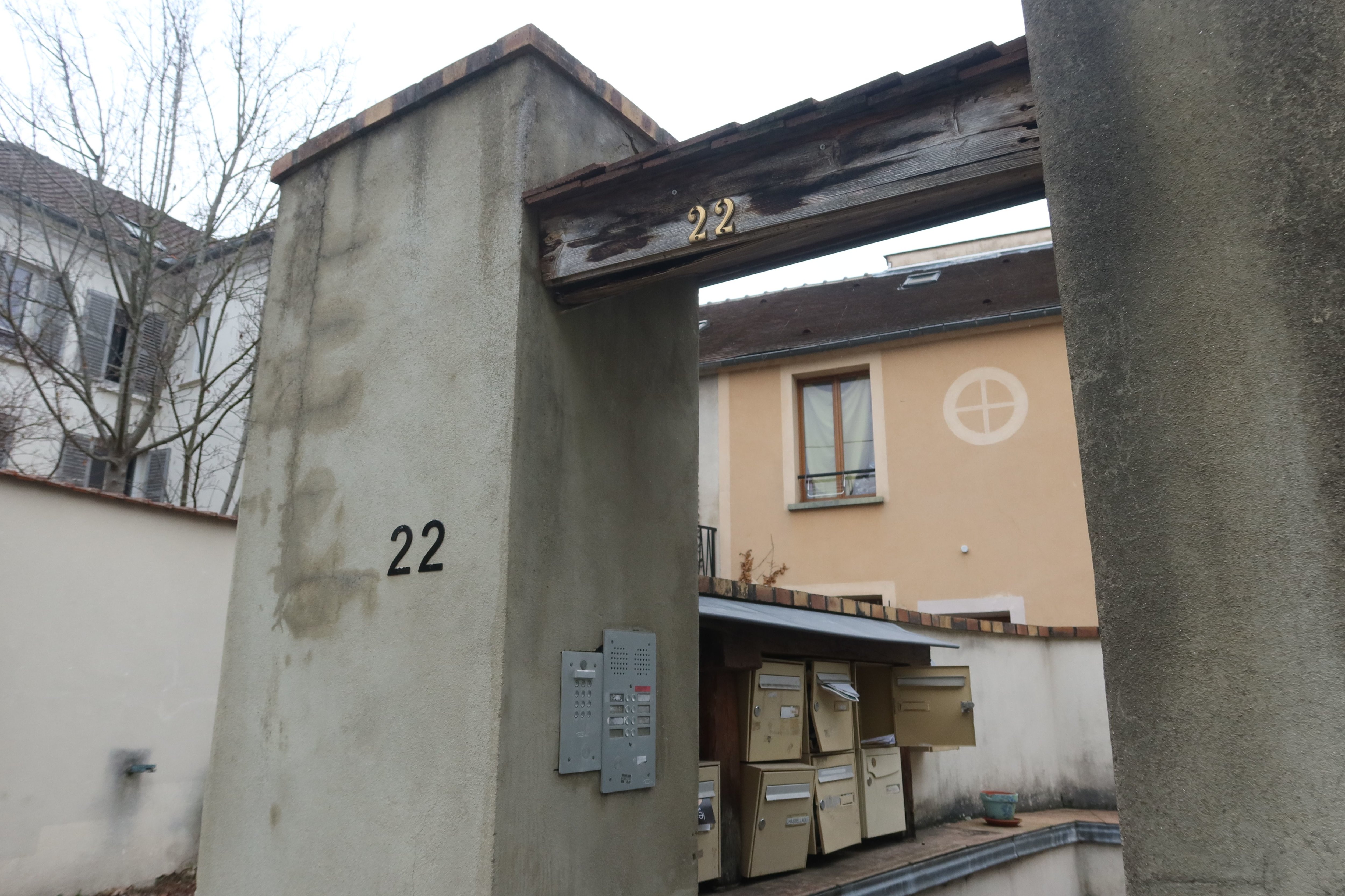 Pontoise (Val-d'Oise), ce mercredi 10 janvier. L'équipe est venue à deux reprises louer un appartement dans cet immeuble du centre-ville pour se livrer à la prostitution. LP/Frédéric Naizot