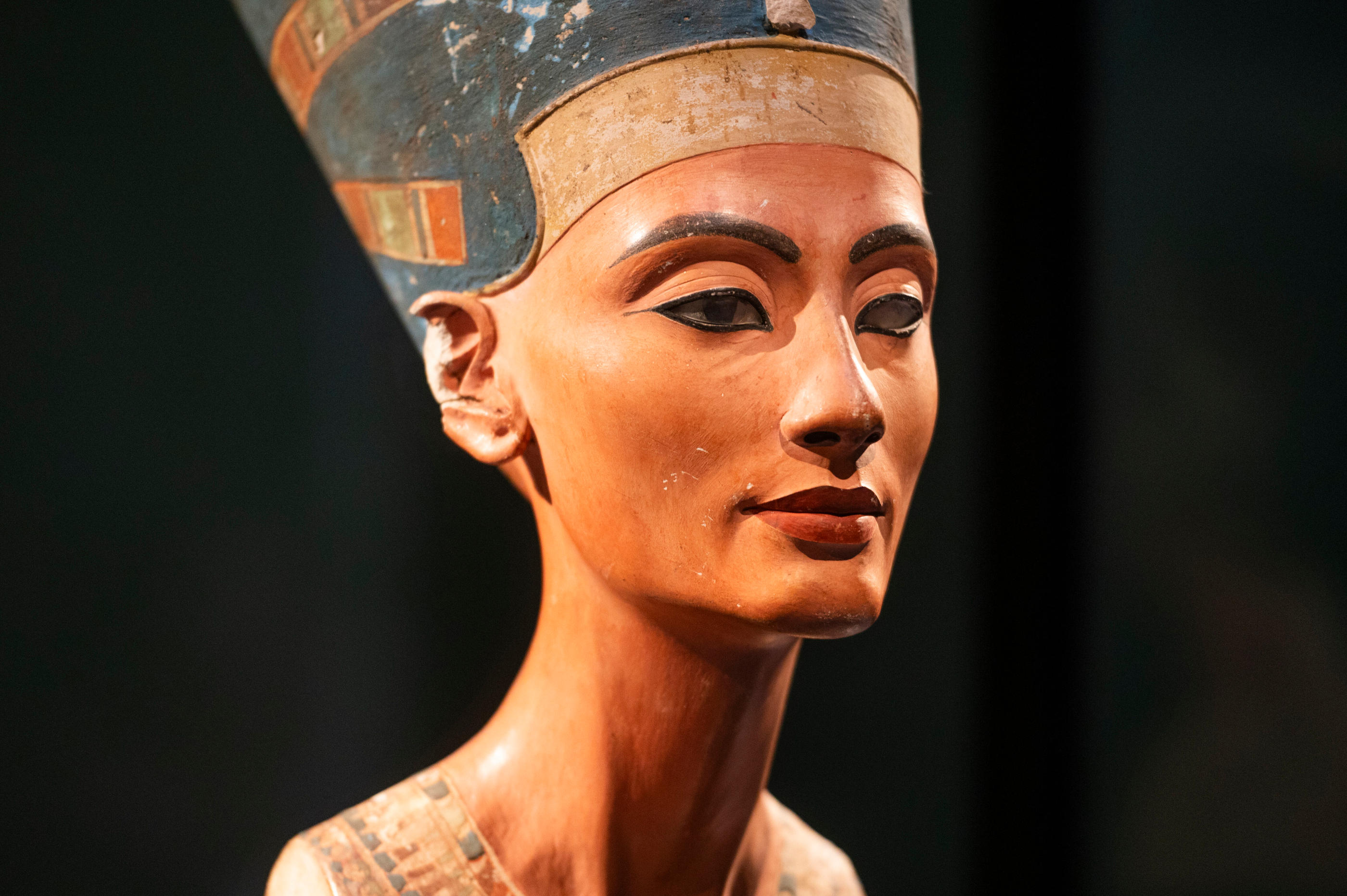 Buste de Néfertiti, reine et épouse du pharaon égyptien Akhénaton