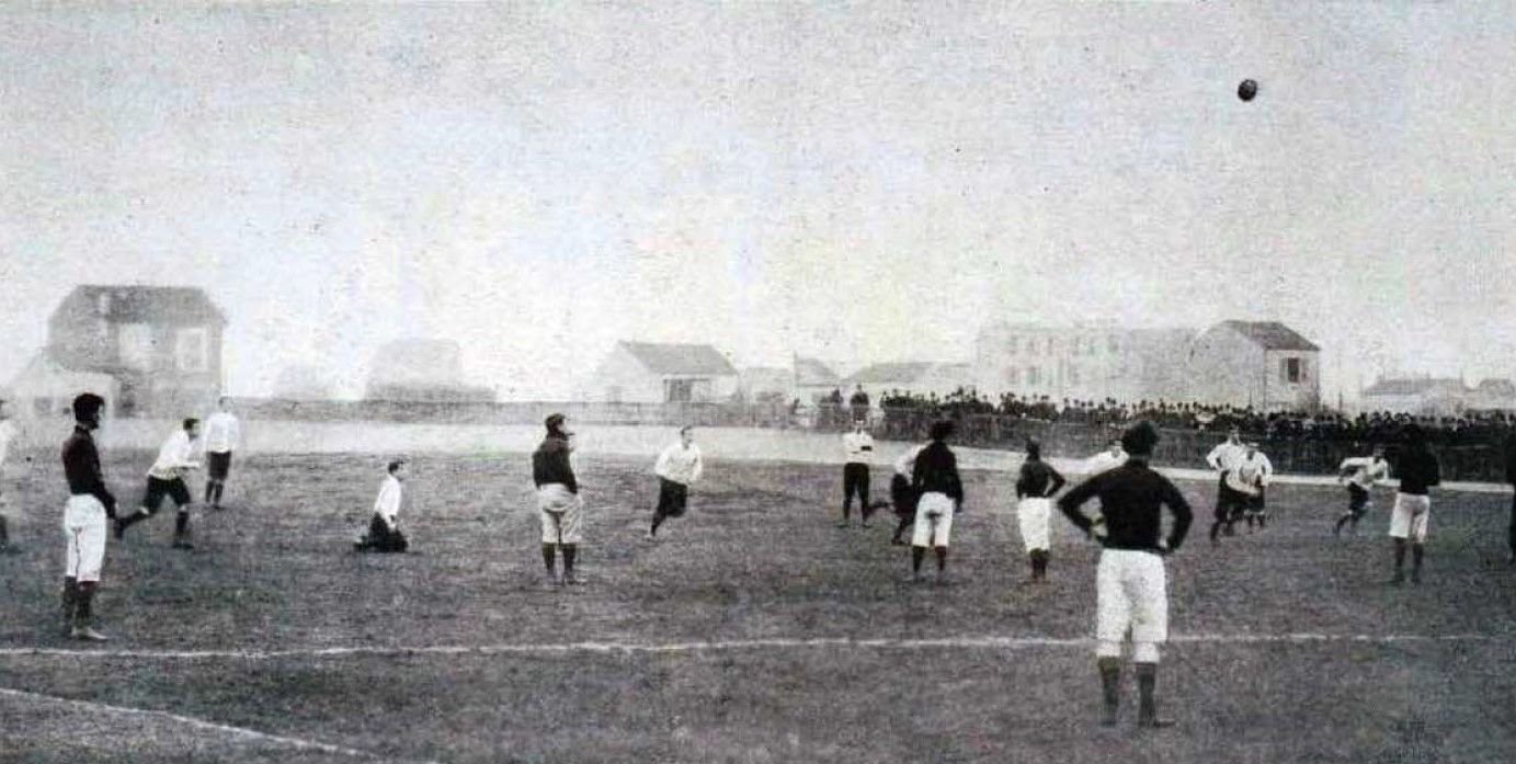 En1898, c'est à Courbevoie, dont le club a été fondé cinq ans plus tôt, que le Stade Français a affronté Cooper's Hill. DR.