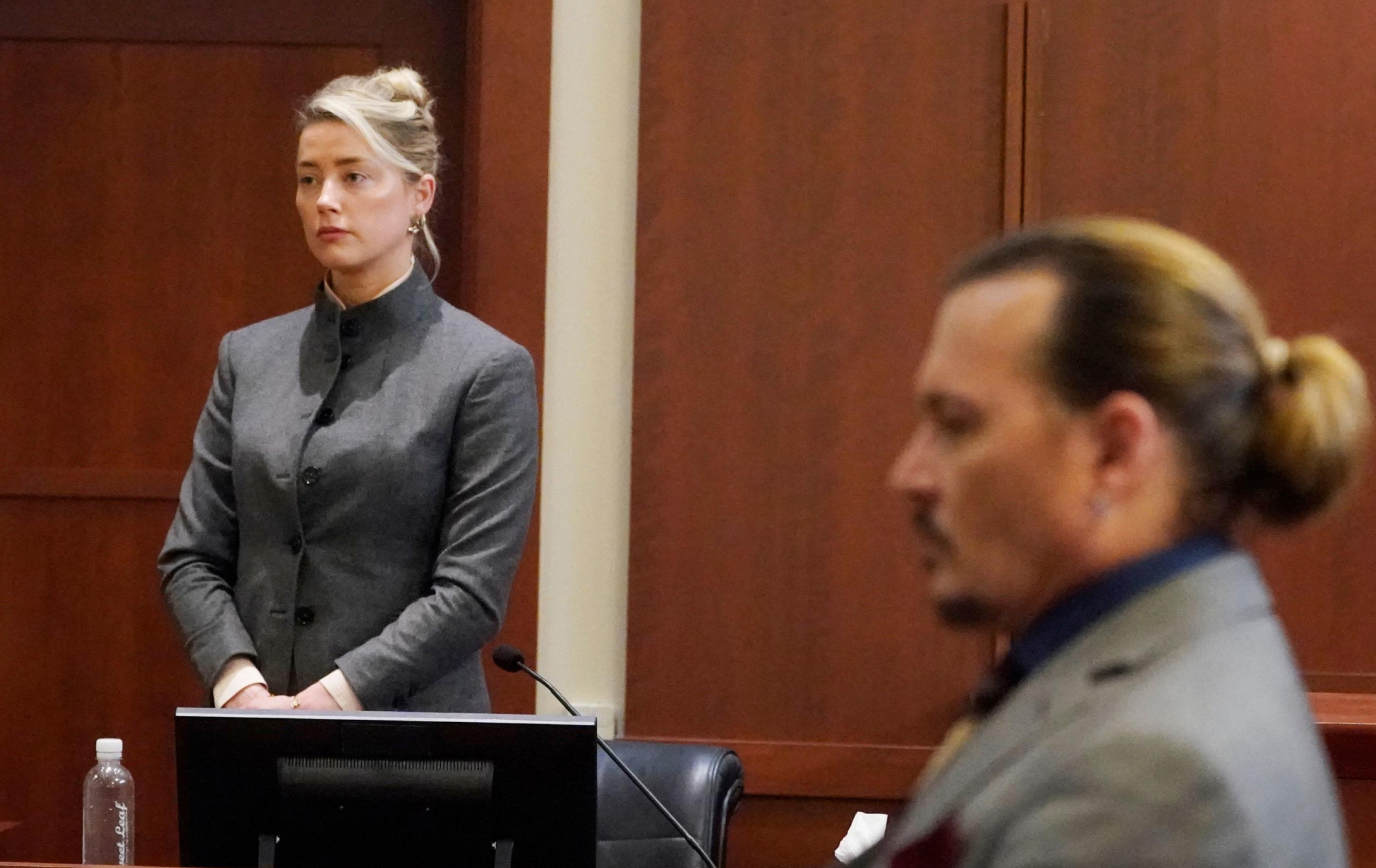 La série documentaire « Johnny Depp vs Amber Heard » évoque la relation entre les deux acteurs de leur rencontre au verdict du procès. AFP