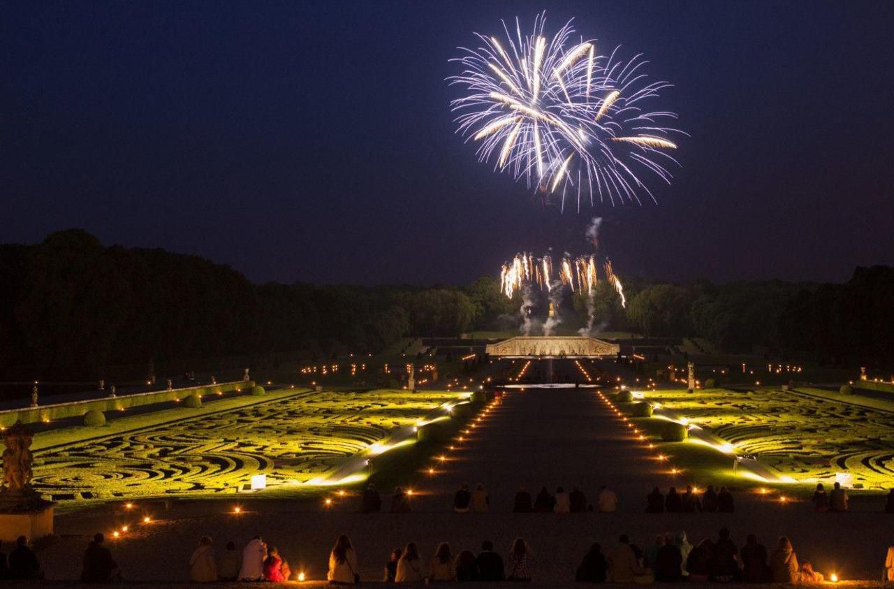 <b></b> Maincy. Le feu d’artifice illumine le ciel au-dessus des jardins dessinés par Le Nôtre.