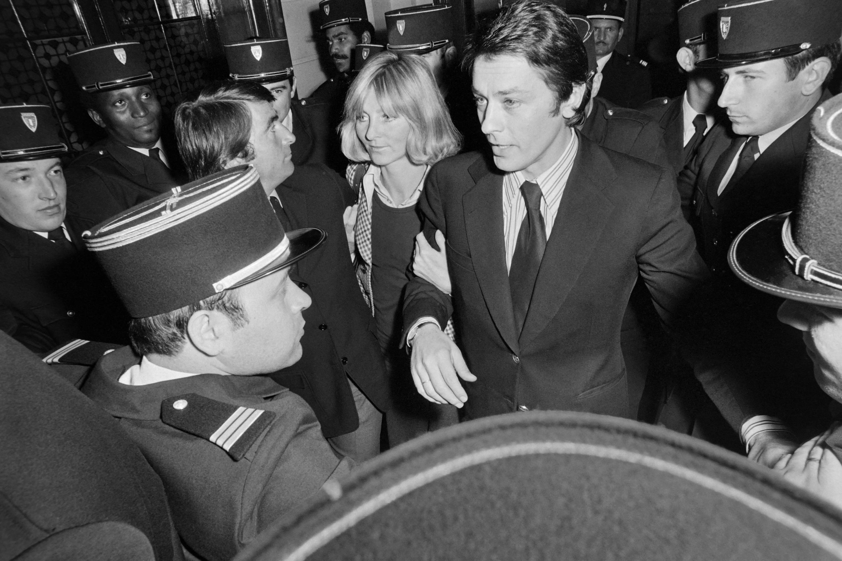 Alain Delon à Versailles le 29 septembre 1973 lors du procès du meurtre de son ancien garde du corps et chauffeur Stevan Markovic en 1968. AFP