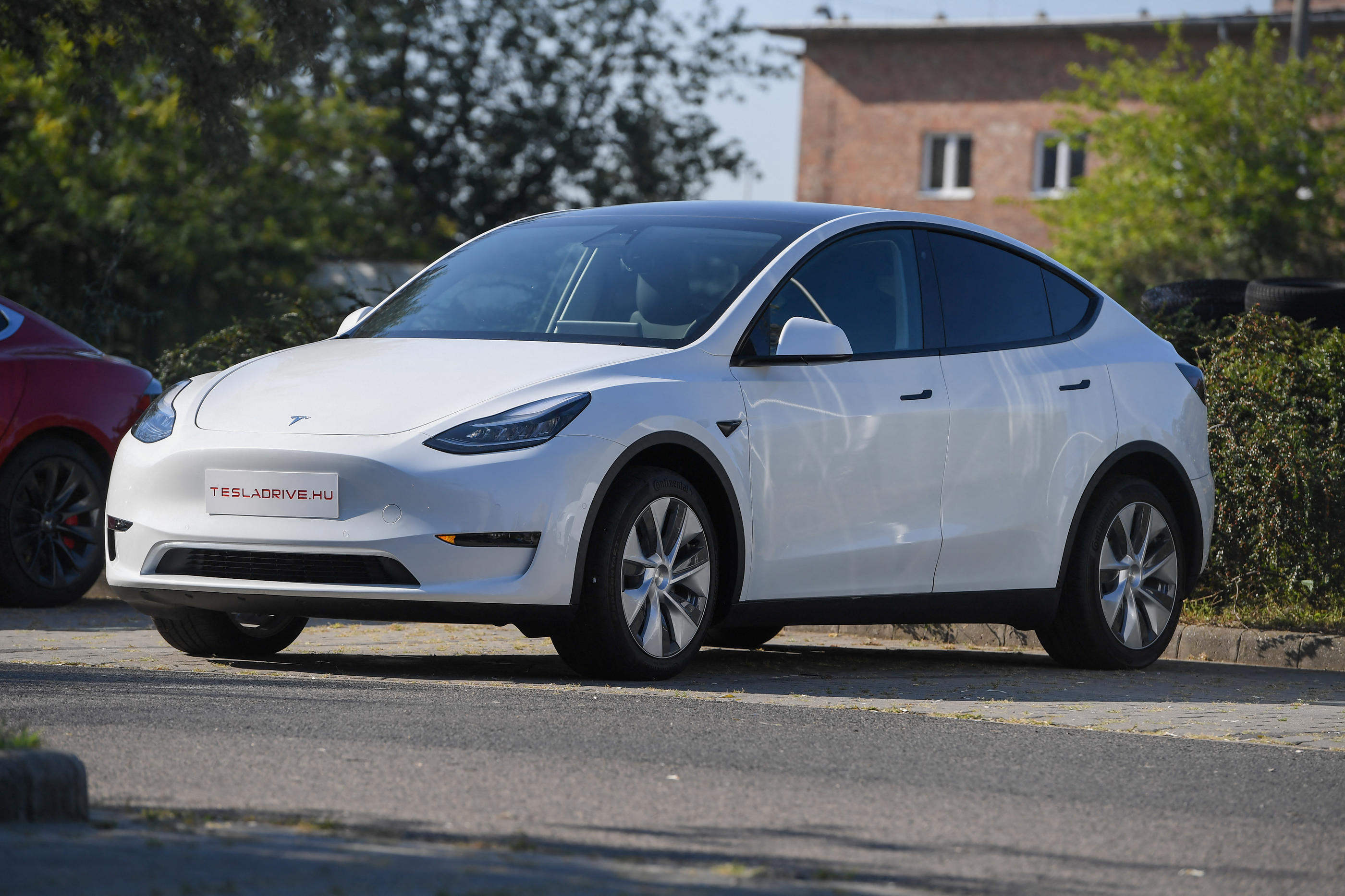 Actuellement, Tesla est le plus gros vendeur de voitures électriques au monde. AFP/Attila Kisbendek