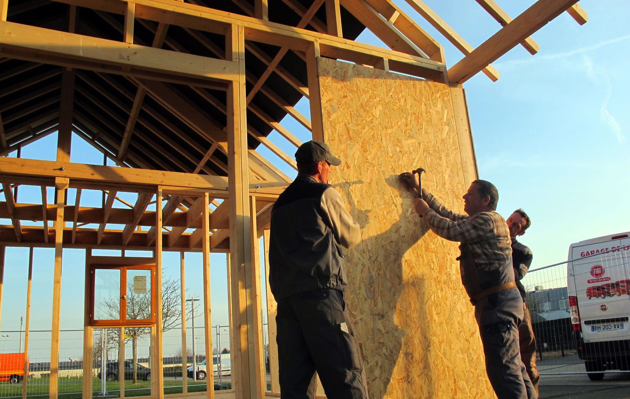 <b></b> Illustration. Visitez le chantier d’une maison à ossature en bois. 