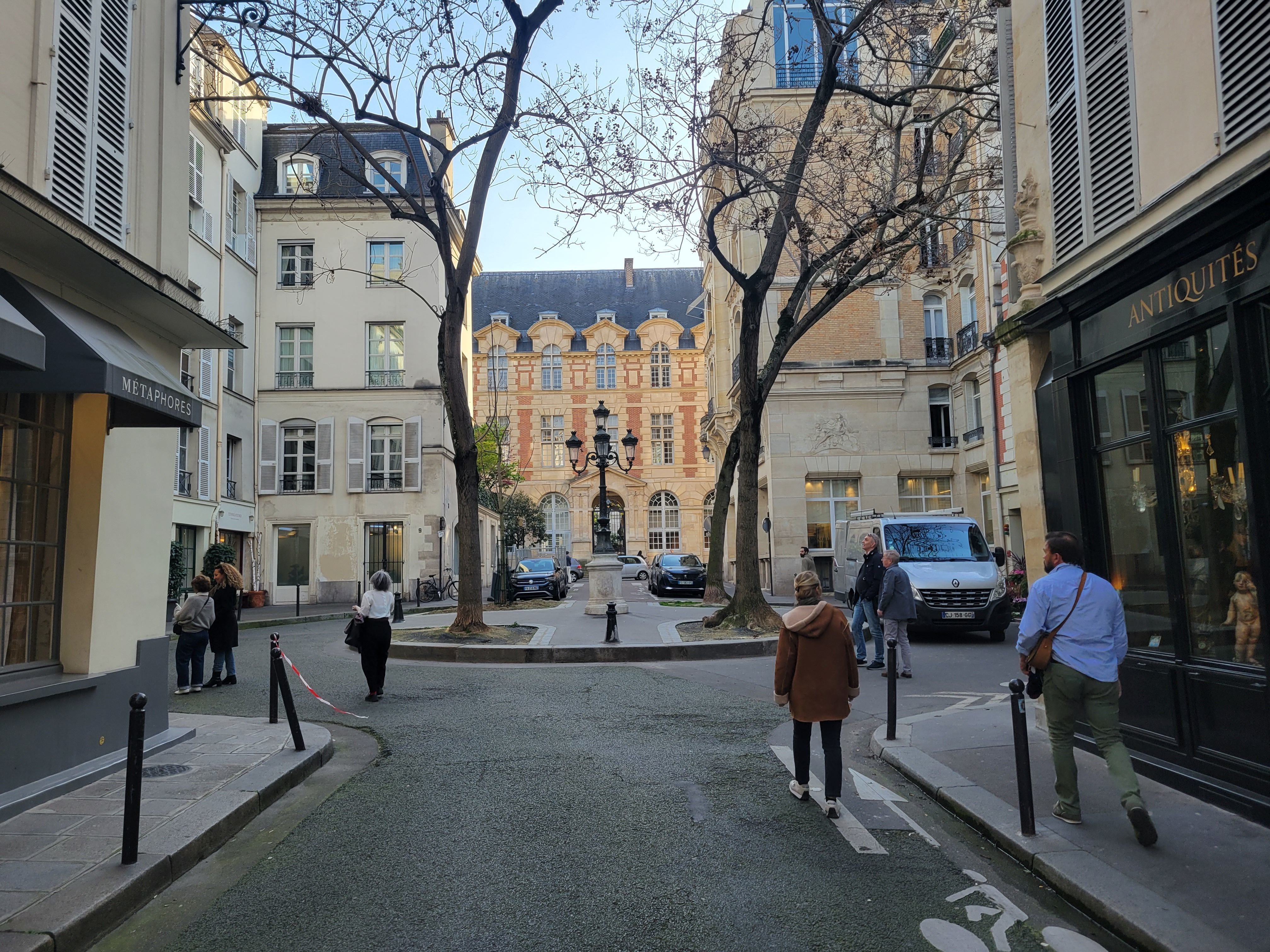 Paris, le 23 mars. D'après un classement établi par le site d'estimation immobilière en ligne Meilleurs Agents, la rue Furstemberg est la plus chère de France. LP/J.L.