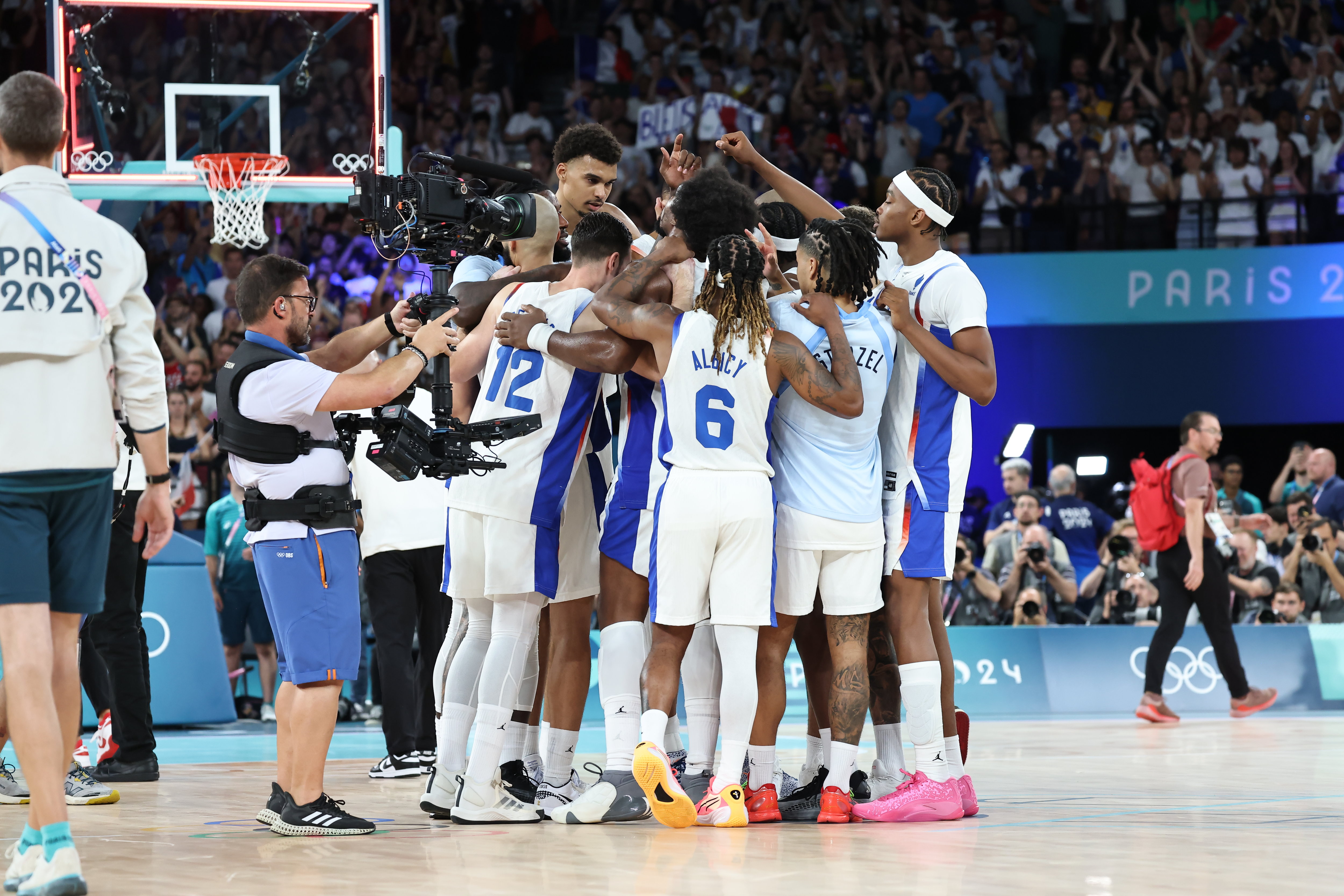 Paris, Bercy Arena, mardi 6 août. Après un début de tournoi compliqué, les Français se sont réveillés contre le Canada (LP/Fred Dugit).