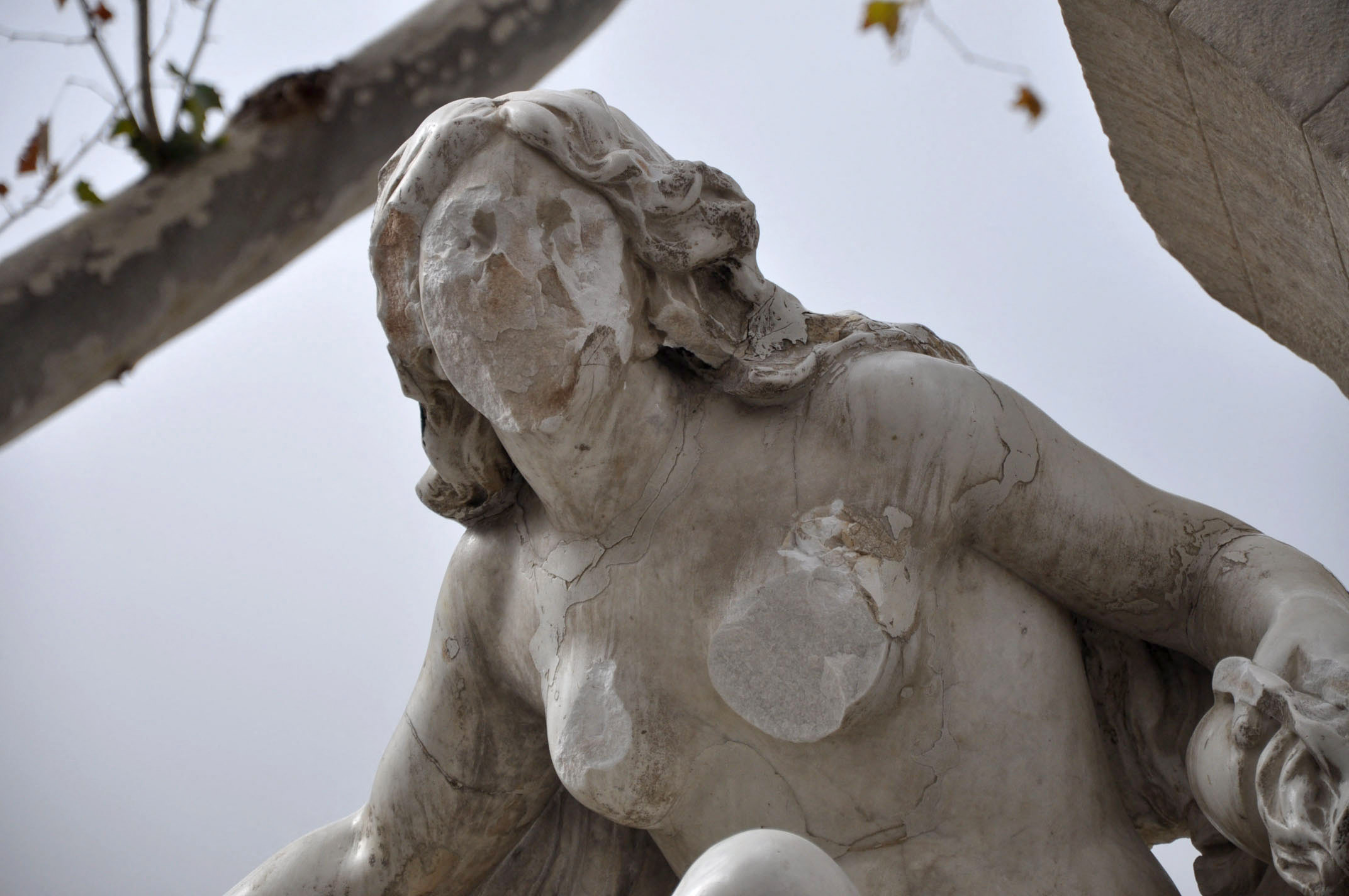 À Sétif, en Algérie, le calvaire de la statue aux seins nus - Le Parisien