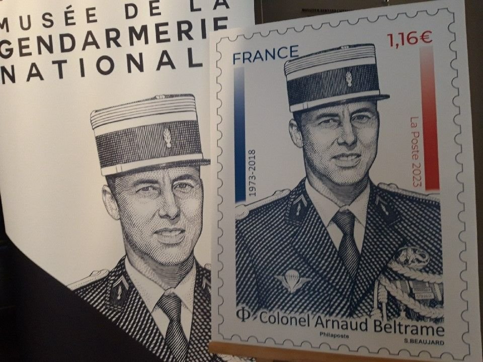Melun (Seine-et-Marne), le 23 mars. De 9 h 30 à 17 heures, le musée de la Gendarmerie nationale a organisé la vente anticipée, avec le cachet premier Jour, du timbre à l'effigie d'Arnaud Beltrame, tué le 23 mars 2018 par un terroriste. LP/Sophie Bordier