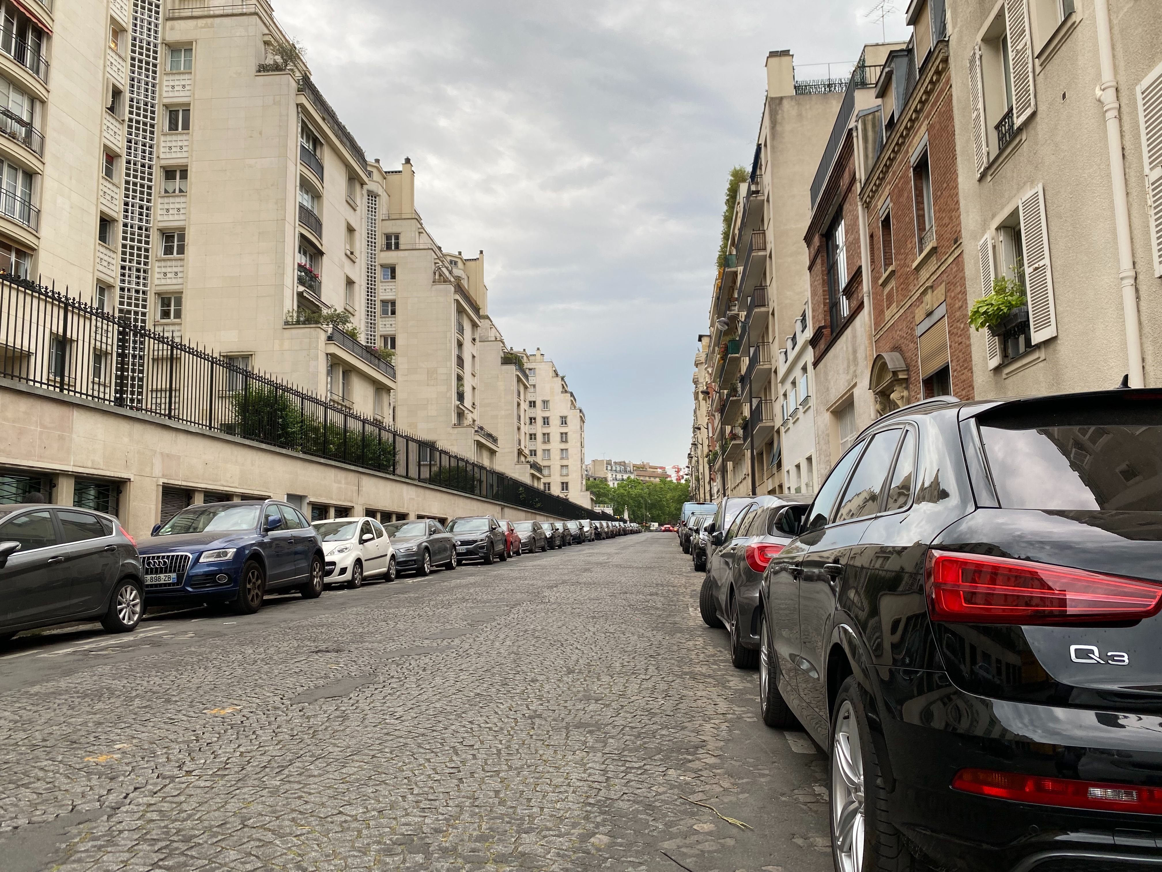 Pour appliquer cette surtaxe, la Ville de Paris veut «relier» les horodateurs au fichier des cartes grises, qui répertorient toutes les caractéristiques techniques d’une voiture. LP/Alexis Bisson