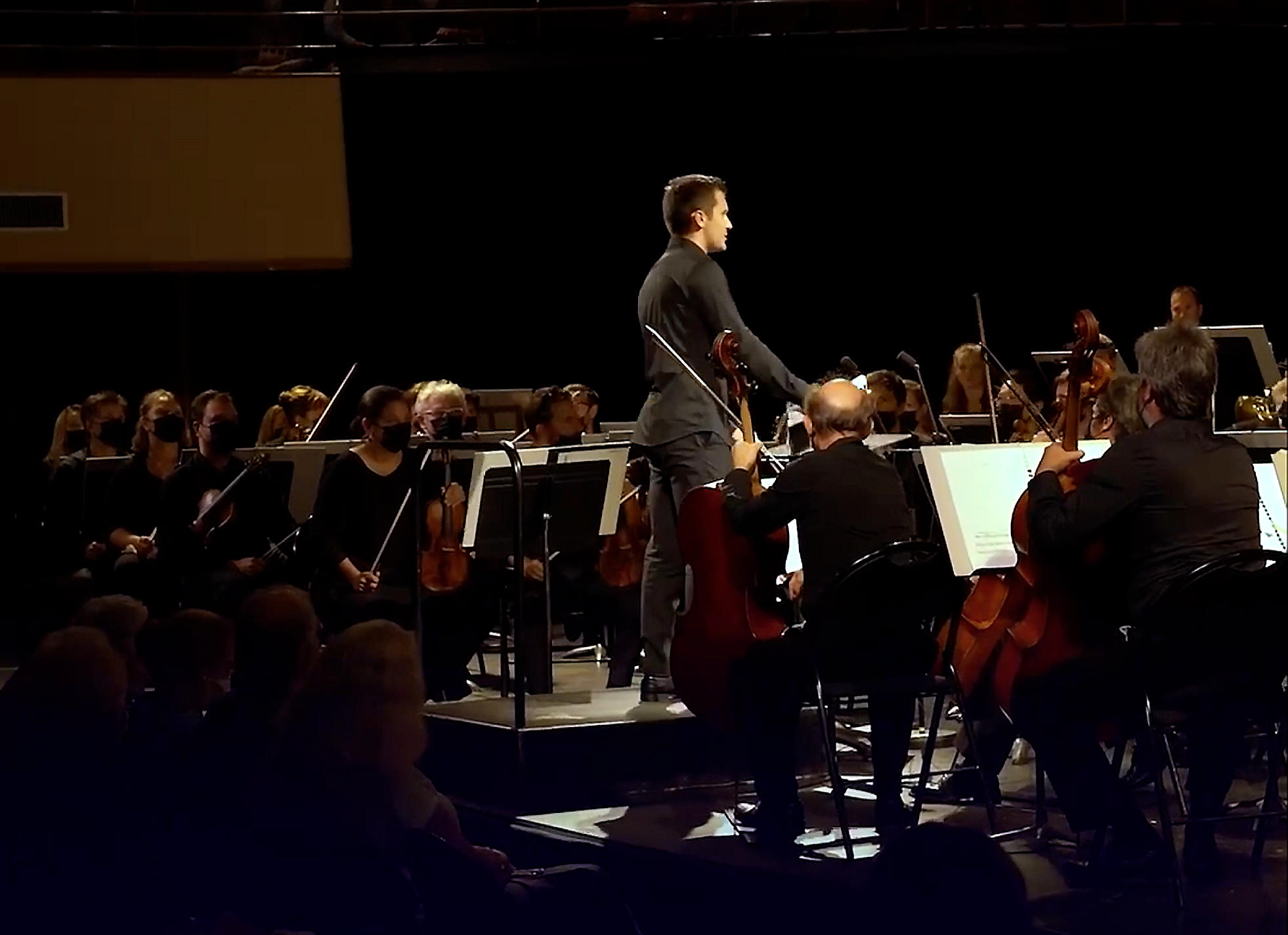 À 22 ans, Simon Clausse  (ici lors de sa première participation en 2021) est le plus jeune candidat de cette 58e édition du Concours international de jeunes chefs d’orchestre de Besançon. (Capture d'écran) NEO