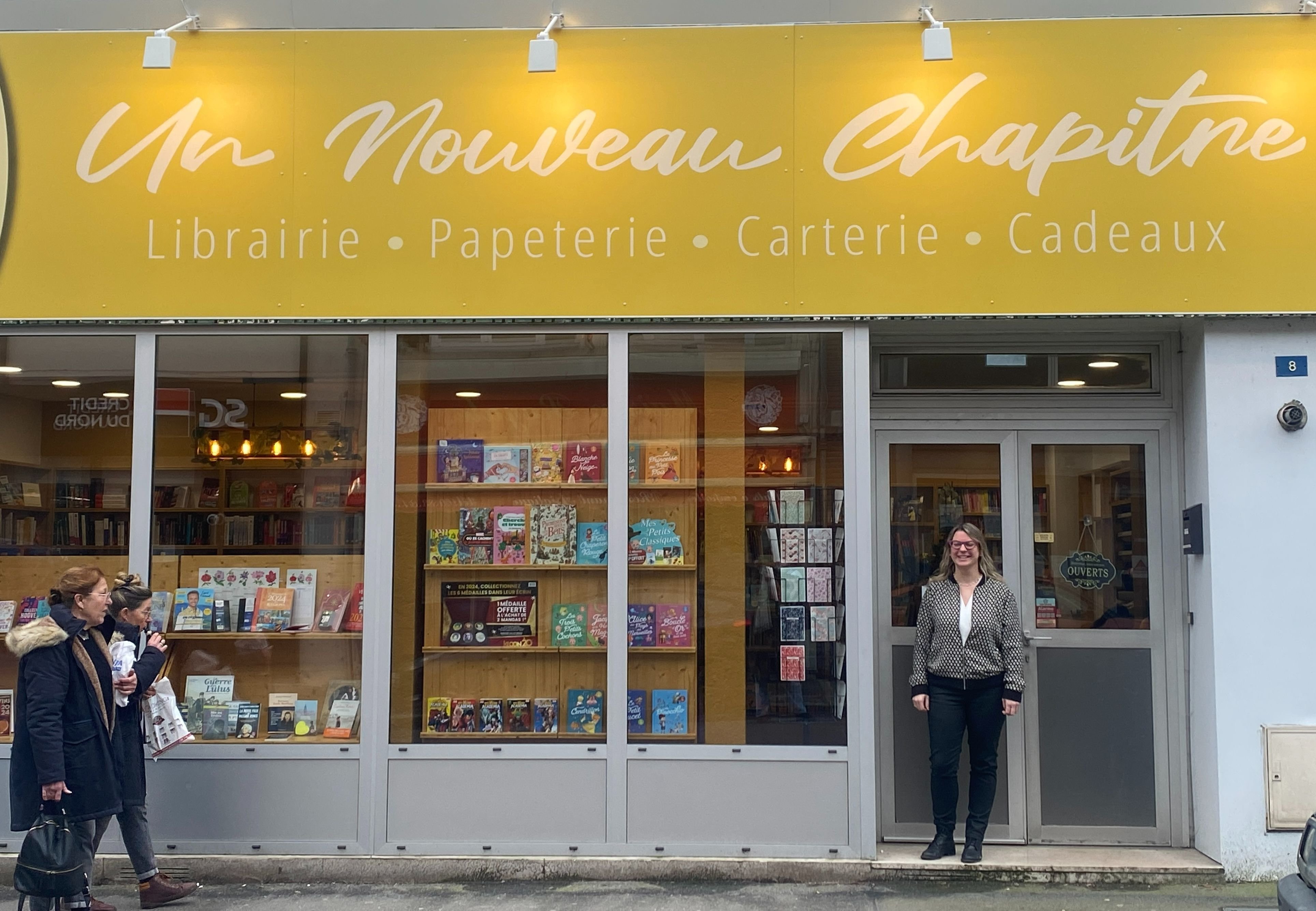 À 43 ans, Amélie Marcaille, qui a été libraire salariée pendant vingt-trois ans à Beauvais, vient d'ouvrir sa propre librairie à Grandvilliers. LP/Juliette Duclos
