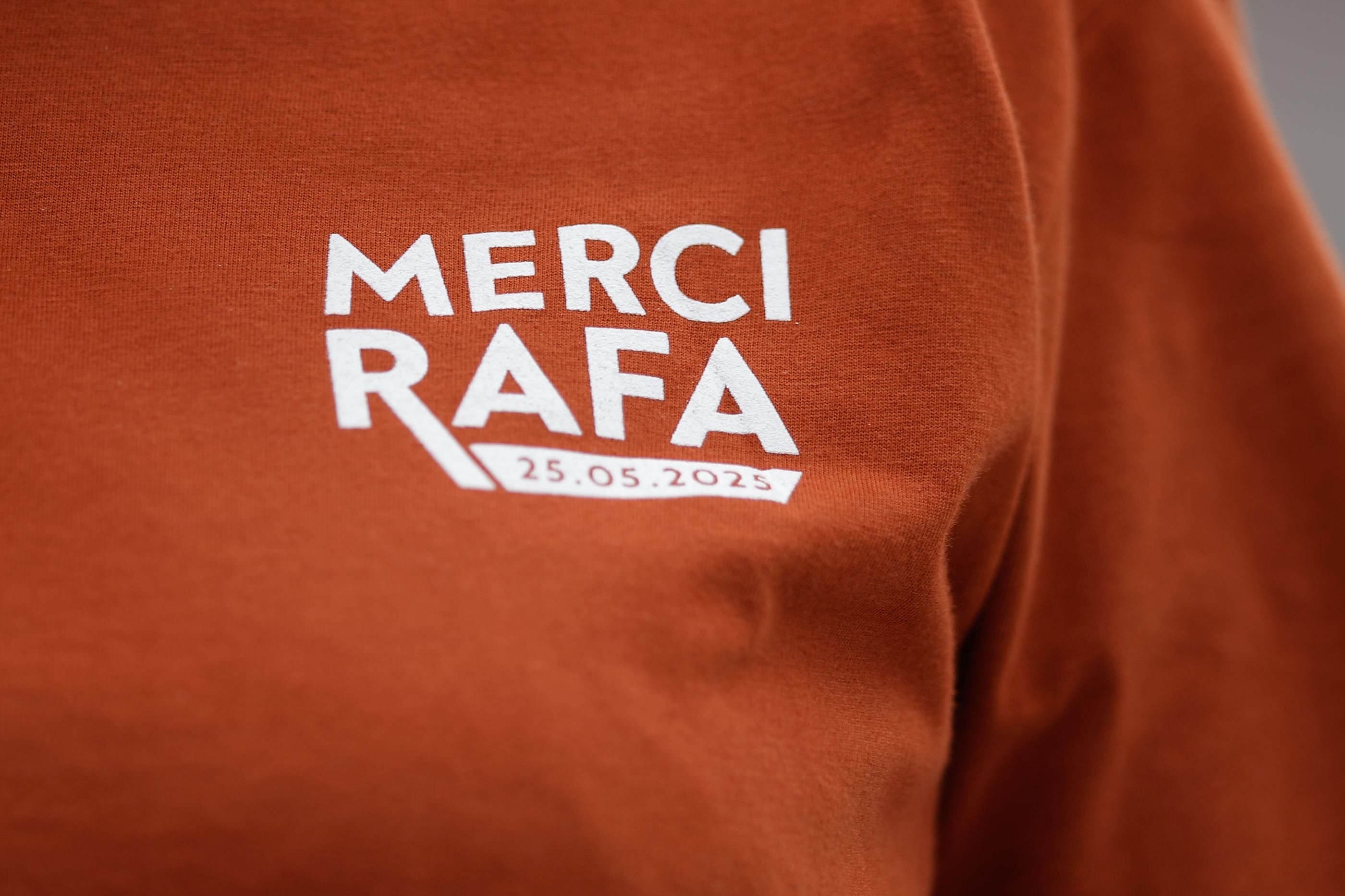 【貴重】 Rafa T-shirt US：M J'ai reçu des messages de haine » : des vendeurs du tee-shirt
