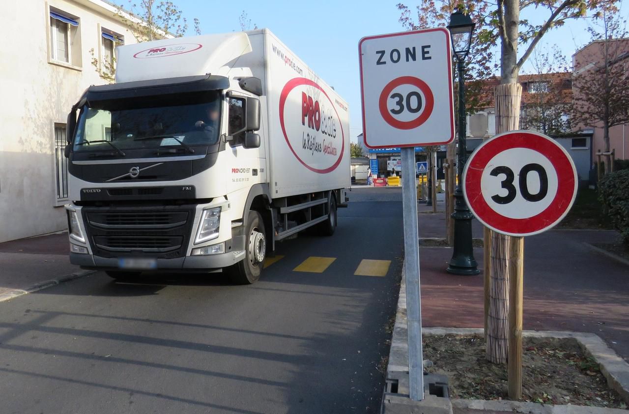 <b></b> Montgeron, ce mercredi 17 octobre 2018. A l’exception de quelques rues, l’ensemble du territoire de la ville de Montgeron est désormais limité à 30 km/h.