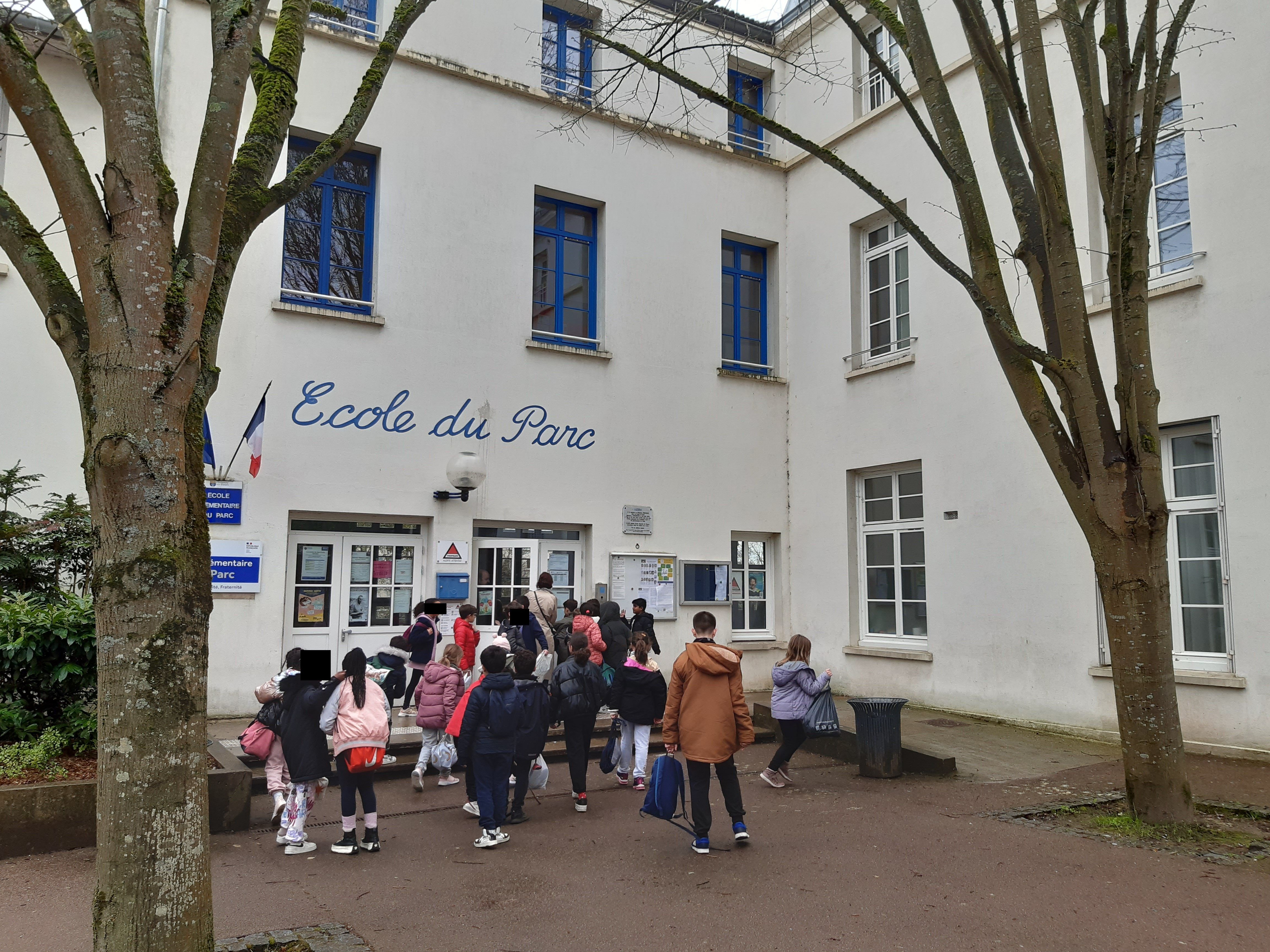 Fontenay-aux-Roses, le 26 mars. L'élémentaire du Parc compte près de 300 écoliers. Le conseil d'école s'est largement prononcé contre l'expérimentation de l'uniforme dans l'établissement. LP/Marjorie Lenhardt
