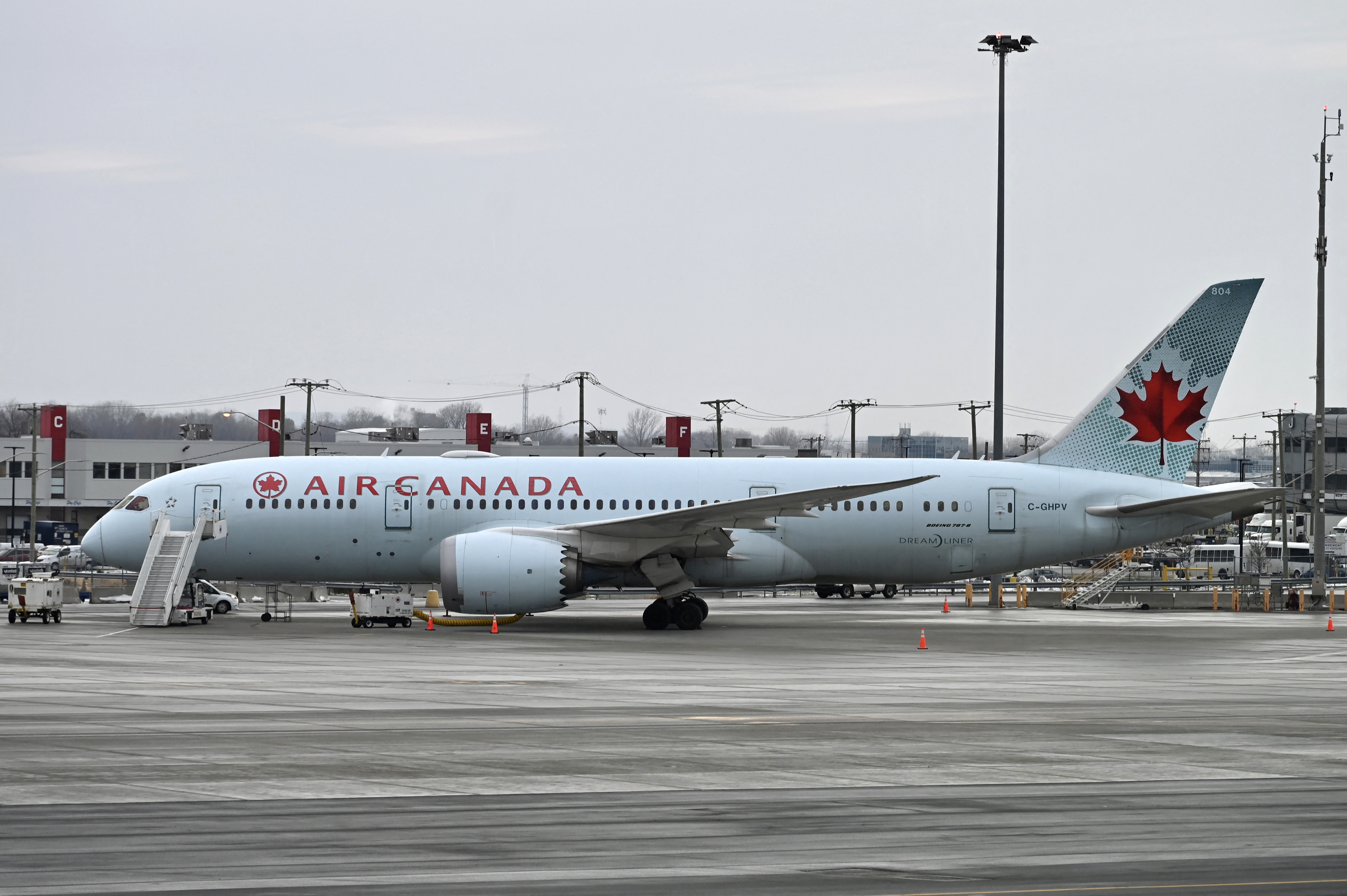 Un Boeing qui devait relier Montréal à Lyon a dû faire demi-tour vendredi (Illustration). AFP/Daniel Slim