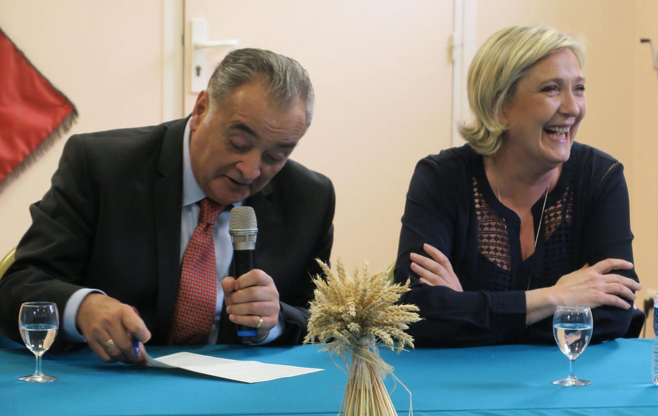 <b></b> Le Vaudoué, ce vendredi à 16 heures. Pierre Bacqué (DVD), maire et conseiller départemental a quitté mercredi Les Républicains et donné son parrainage à Marine Le Pen sous les bravos des sympathisants frontistes. 