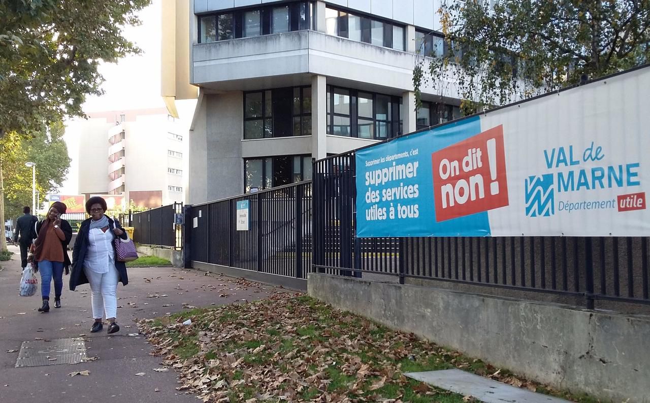 <b></b> Créteil, vendredi. Le Département du Val-de-Marne a lancé une campagne de communication pour s’opposer à la réforme territoriale que prépare le gouvernement. Des calicots sont apposés sur tous les bâtiments du conseil départemental. 