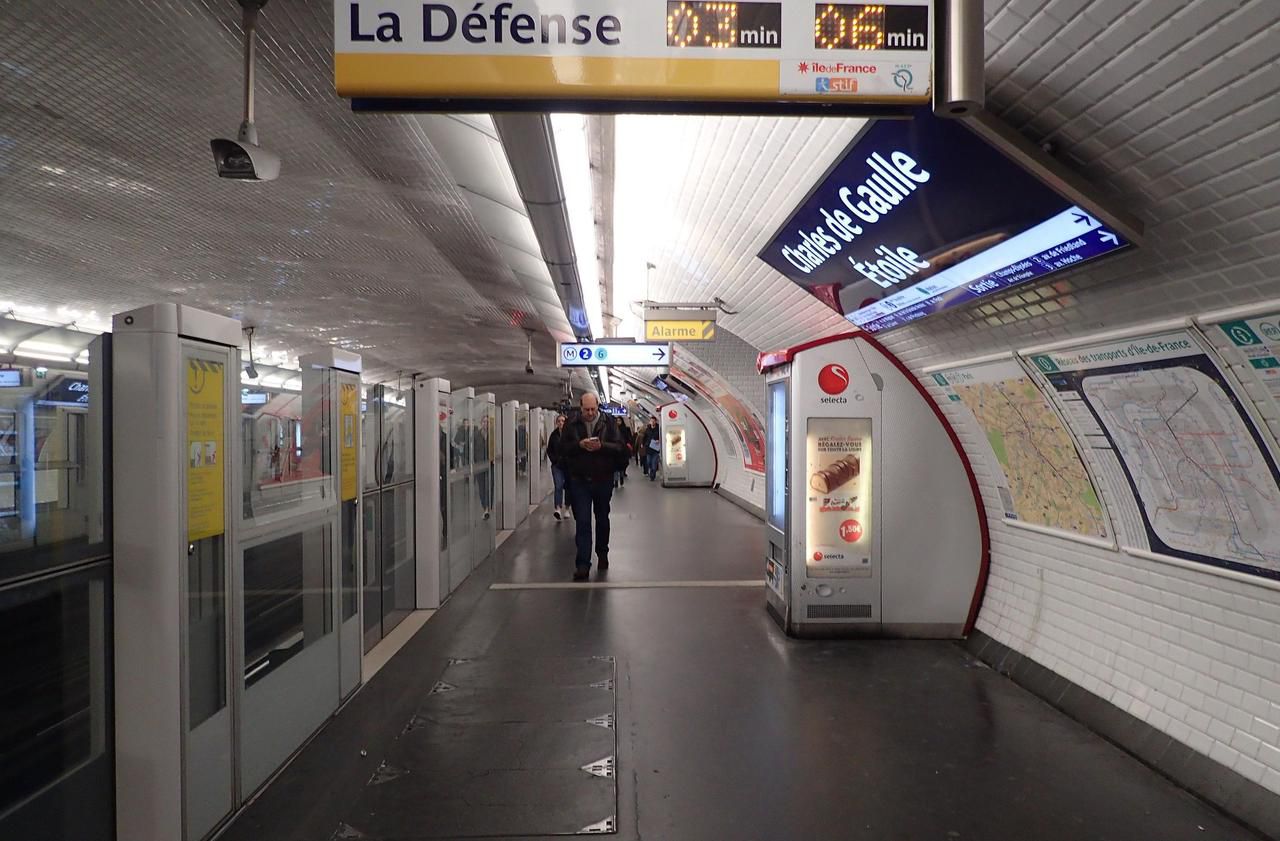 Sur la ligne 1 du métro, les stations Champs-Élysées–Clemenceau, Franklin D. Roosevelt et George V sont fermées au public ce samedi en raison de la visite d'Etat de Joe Biden. (Illustration) LP / Olivier Boitet