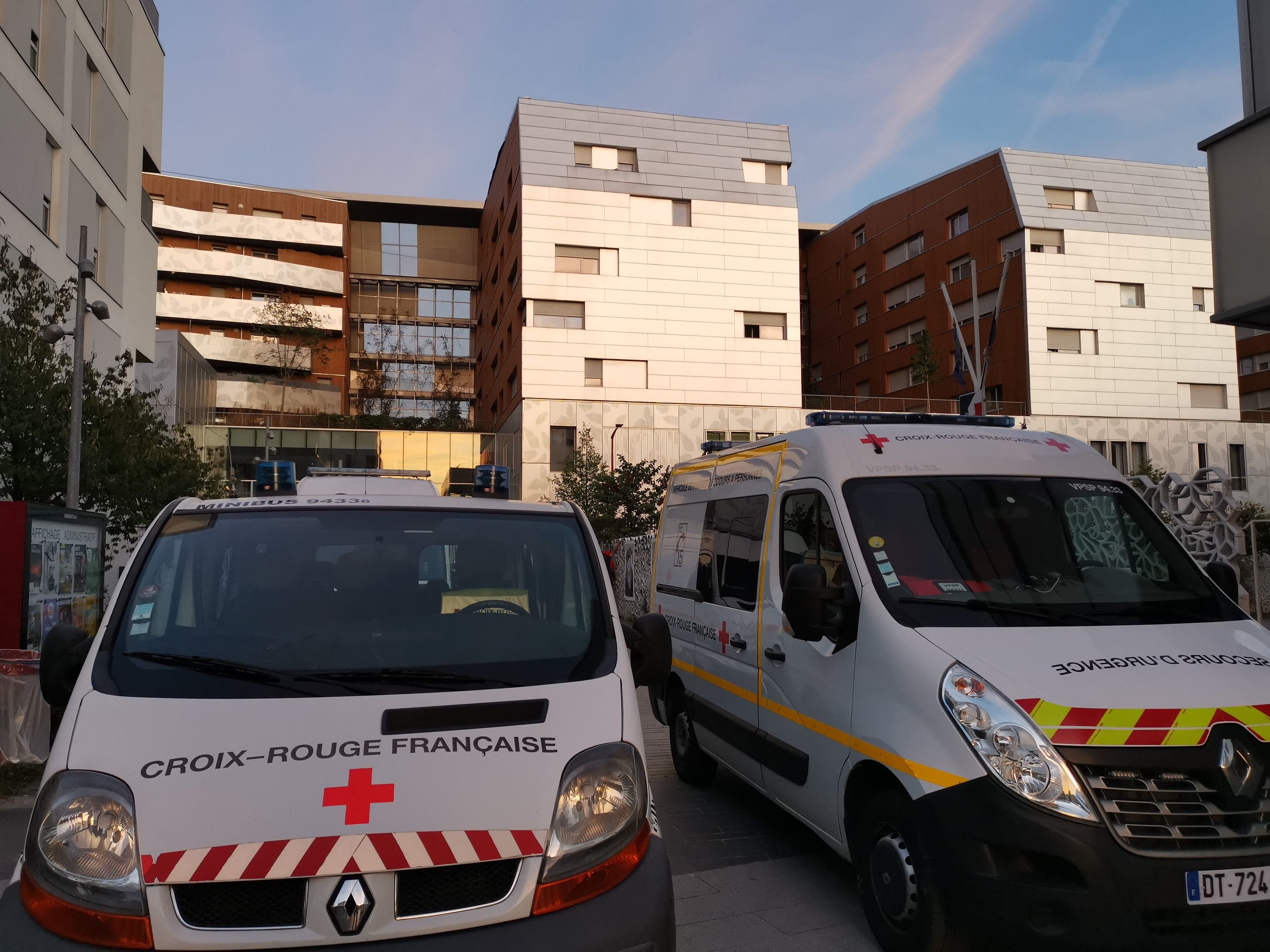 Val De Marne Un Enfant De Deux Ans Decede Apres Une Chute Du 6e Etage A Fresnes Le Parisien