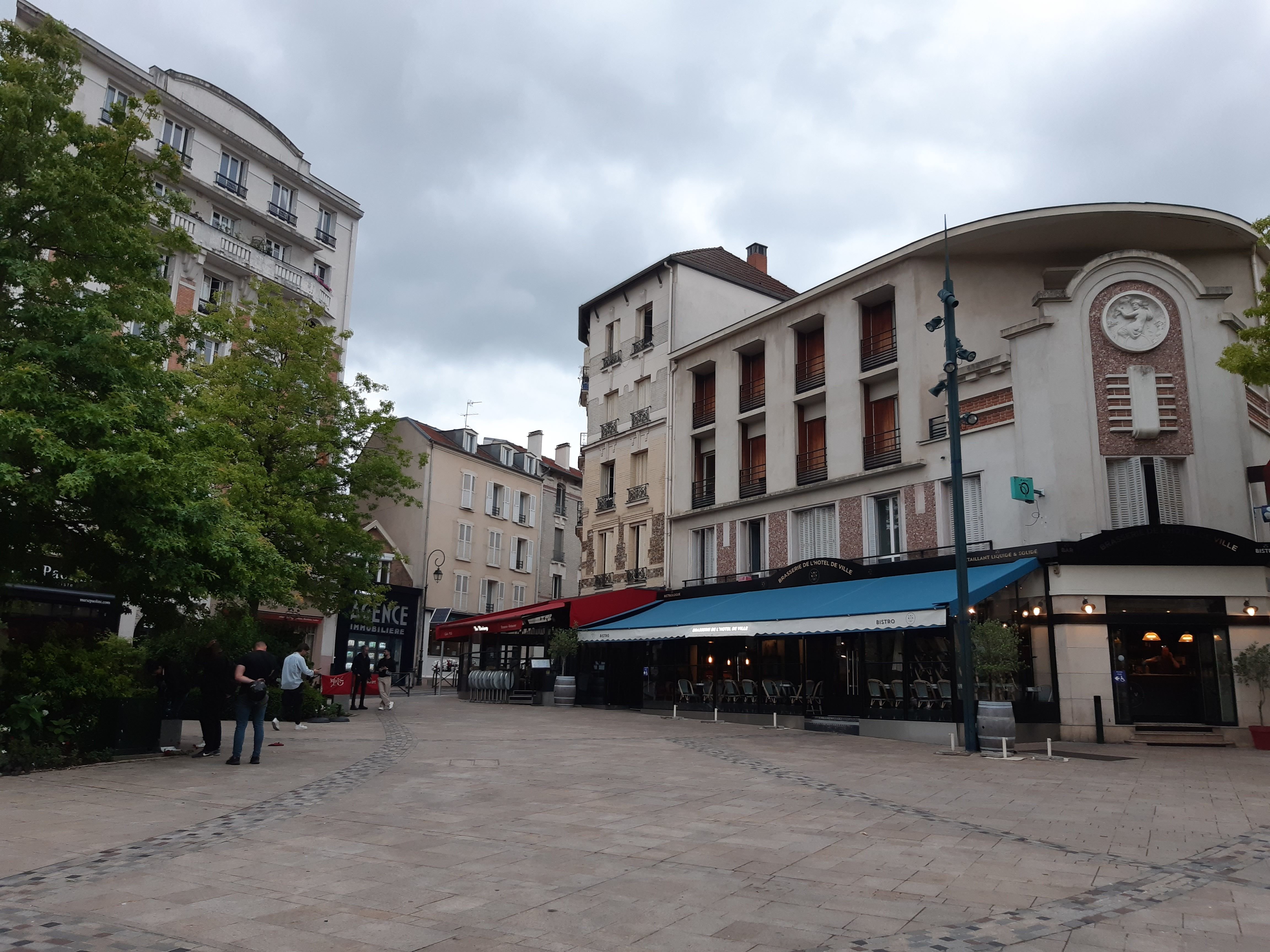Clamart (Hauts-de-Seine), le 29 juin 2023. Les rues du centre-ville étaient quasiment désertes à l'entame du couvre-feu décrété entre 21 heures et 6 heures du matin, jusqu'au 3 juillet. LP/Marjorie Lenhardt