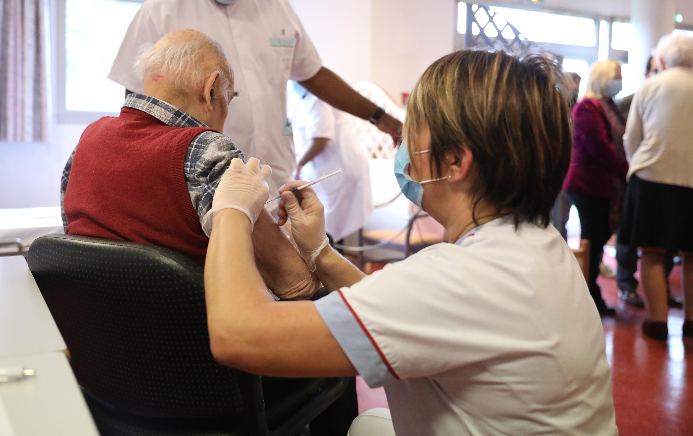 La vaccination COVID en questions avec le Dr Arnaud BOYER