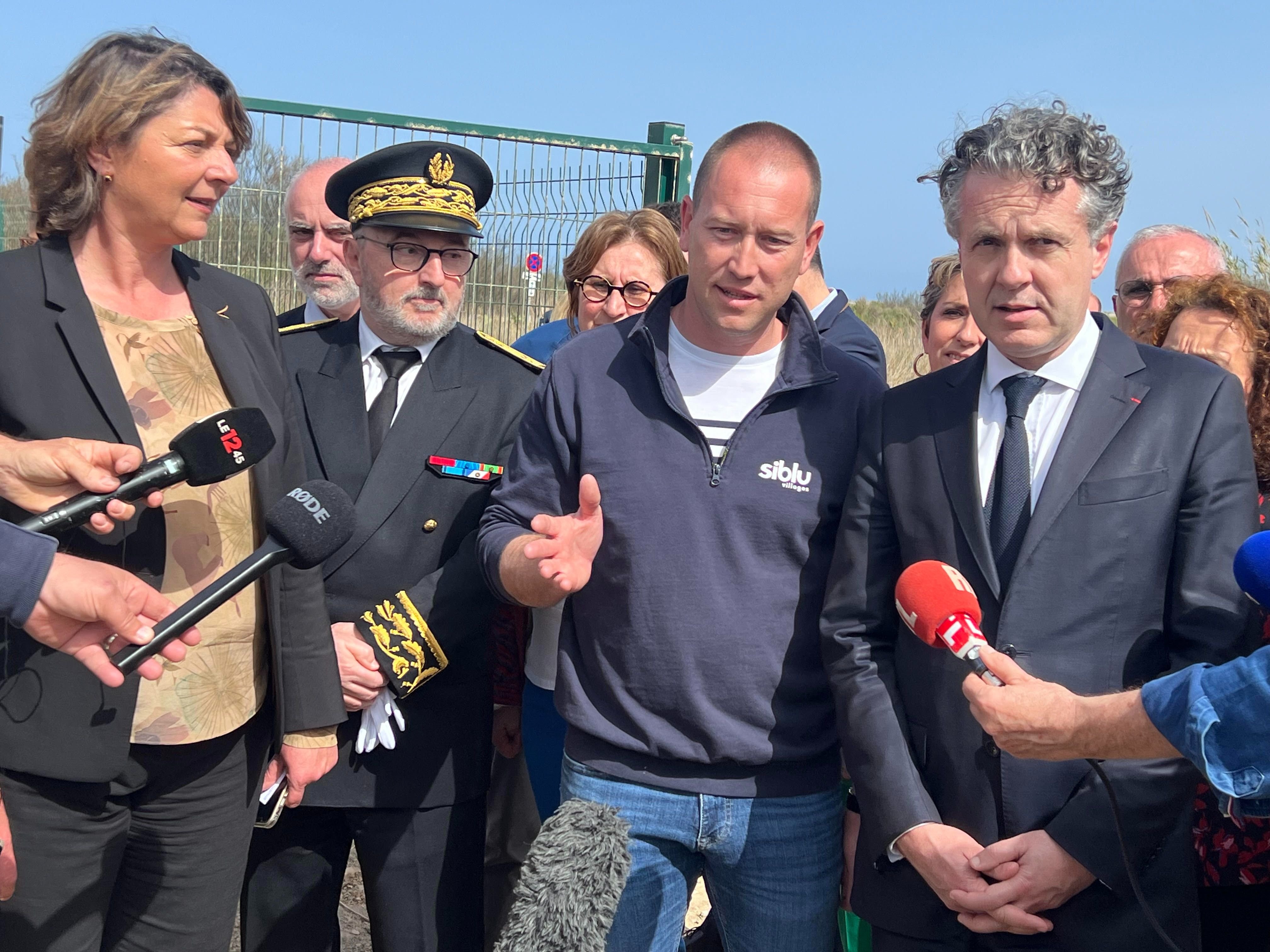 Ce jeudi 21 mars, le ministre Christophe Béchu (à droite), en déplacement dans les Pyrénées-Orientales, est venu reprendre en main le projet polémique de golf de la Raho. LP/Christian Goutorbe