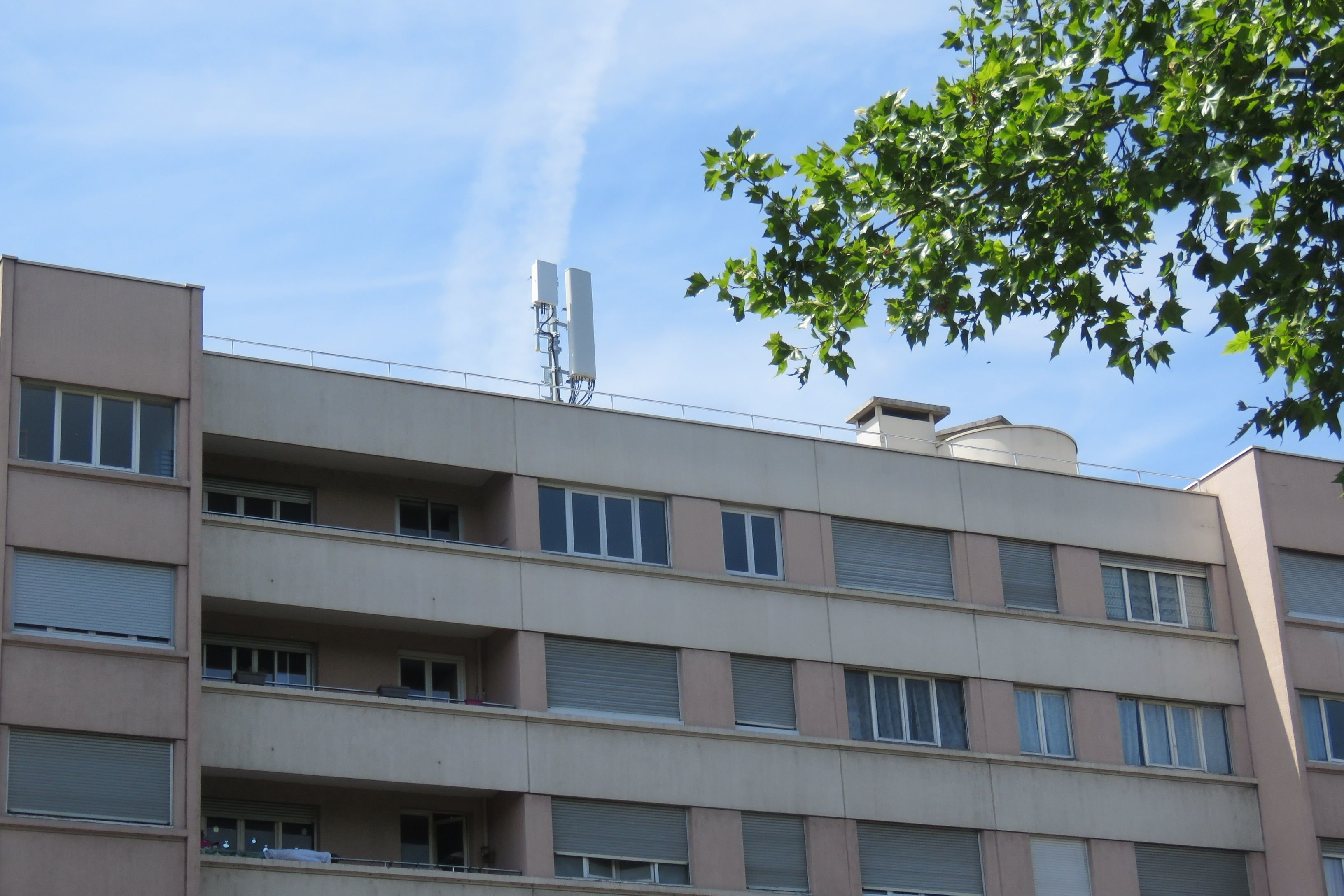 On a «visité» une antenne-relais 5G - Le Parisien