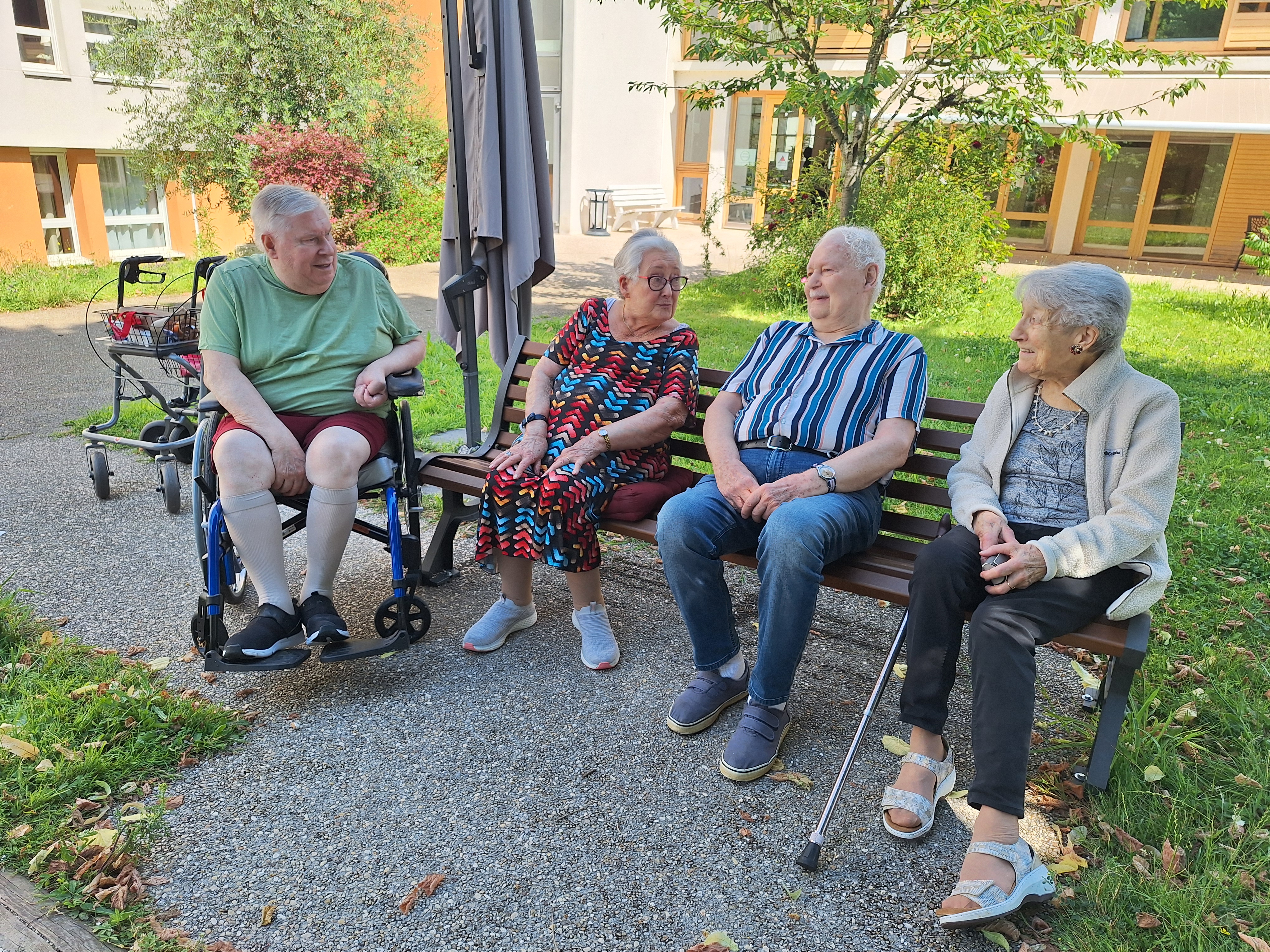 Résidence de l’Abbaye, à Saint-Maur (Val-de-Marne). Les résidents de l'Ehpad (de gauche à droite), Rémi, Gisèle, René et Monique se souviennent des grandes réformes sociales du Front populaire de 1936. LP/Christine Mateus