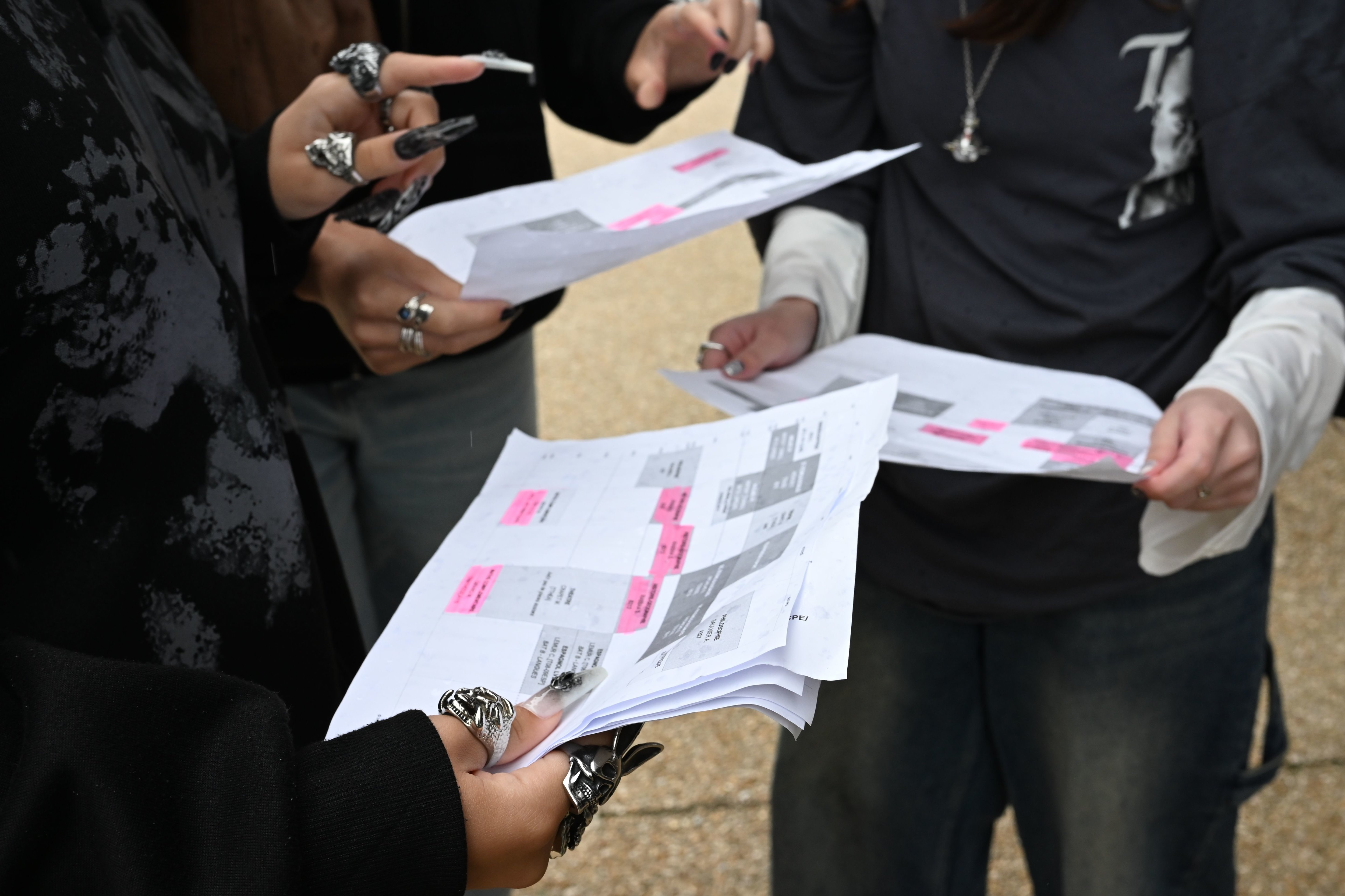 Corbeil-Essonnes, le 5 septembre 2024. Horaires à rallonge, absence de pause le midi... ce jeudi, les professeurs du lycée Doisneau de Corbeil-Essonnes se sont mis en grève pour dénoncer les emplois du temps délirants de leurs élèves. LP/ V.H.-M.