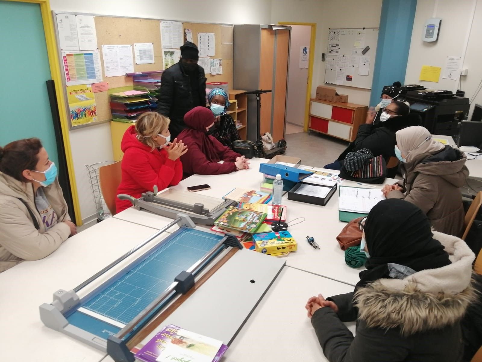 L'Haÿ-les-Roses, jeudi 7 avril 2022. Jusqu'à près d'une quinzaine de parents d'élèves ont occupé le bureau de la directrice de l'école maternelle Jardin Parisien. DR