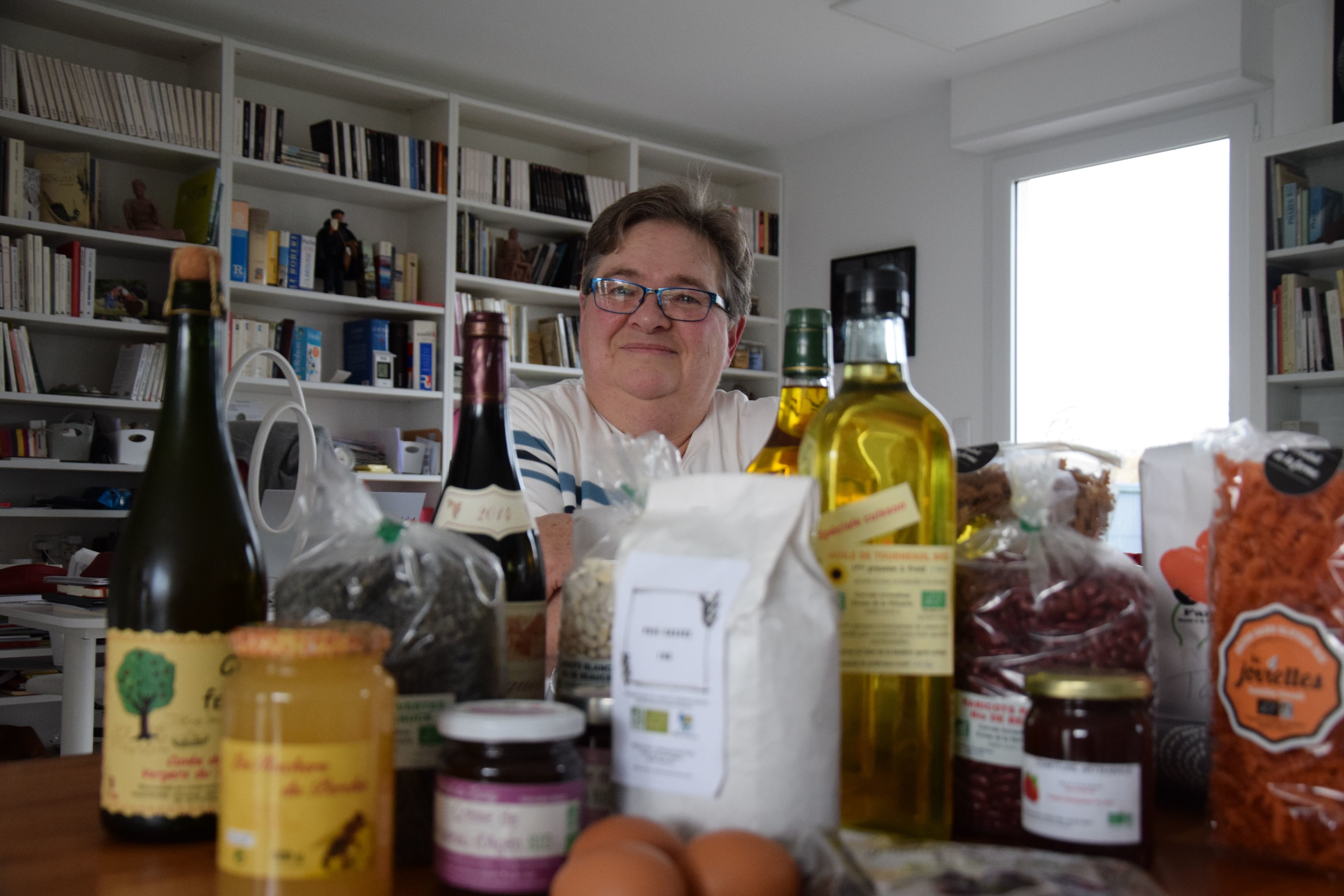 Pâtes, cidre, miel, huile, pois... Françoise Trubert fait ses courses via une Amap (Association pour le maintien de l’agriculture paysanne). LP/Christophe Blondel