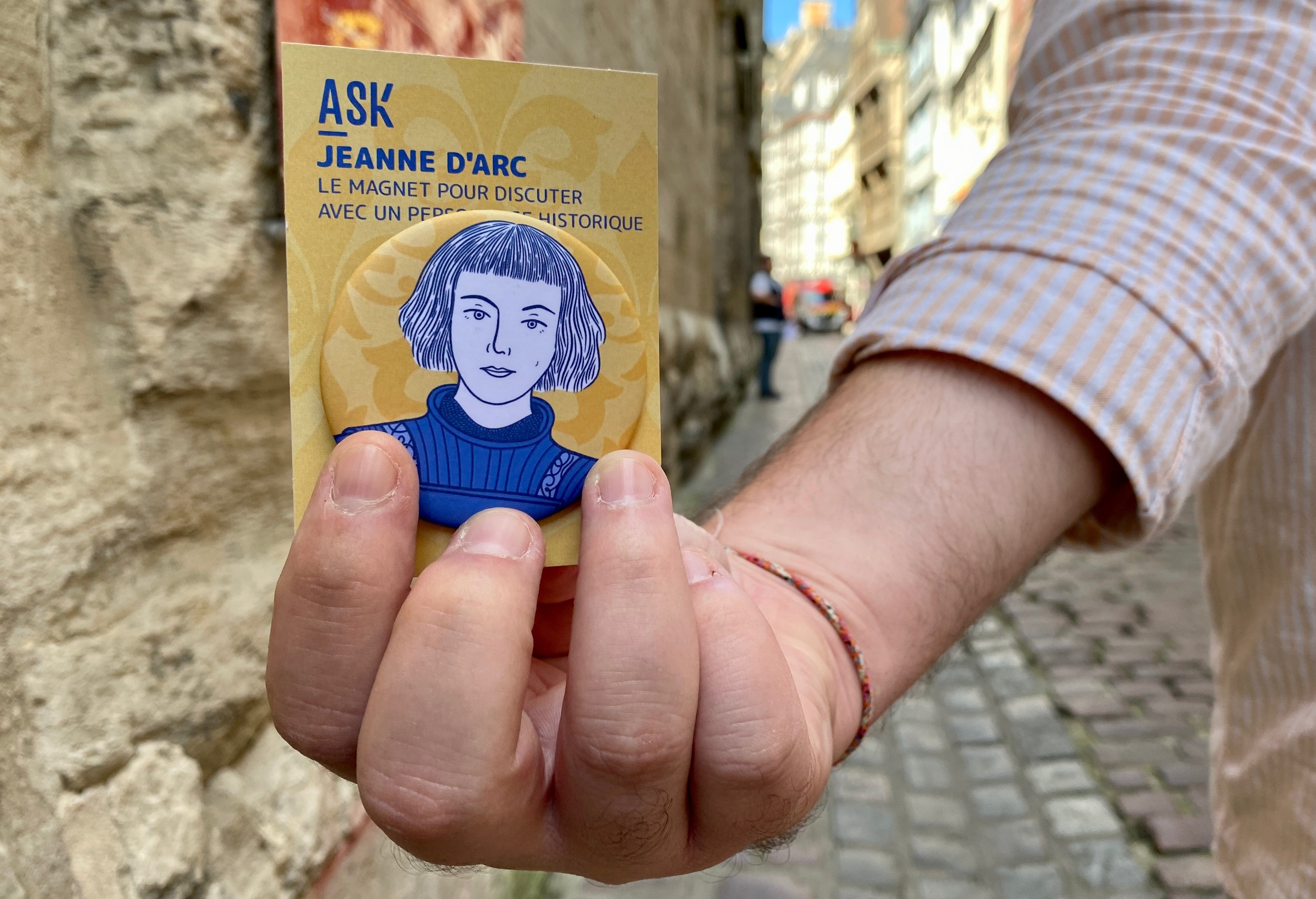 Disponible depuis le week-end des Journées du patrimoine, le magnet Ask Jeanne-d'Arc est disponible à Rouen (Seine-Maritime), à l'Historial, mais aussi à l'Aître Saint-Maclou. LP/Laurent Derouet