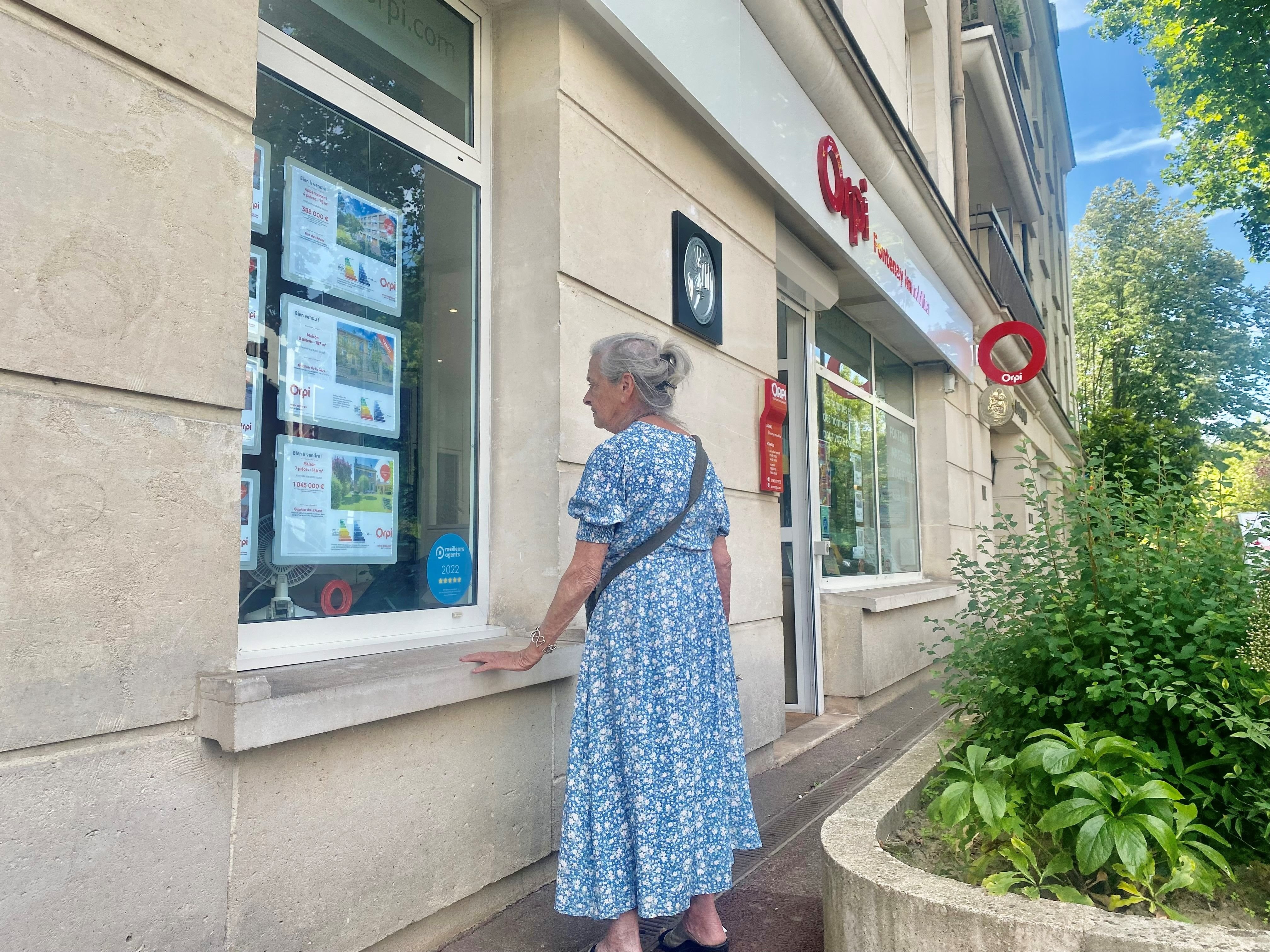 Fontenay-aux-Roses, mardi 14 juin 2022. Propriétaire de deux appartements mitoyens, cette retraitée fait le tour des agences immobilières du centre-ville pour les faire estimer. LP/Inès Chaïeb