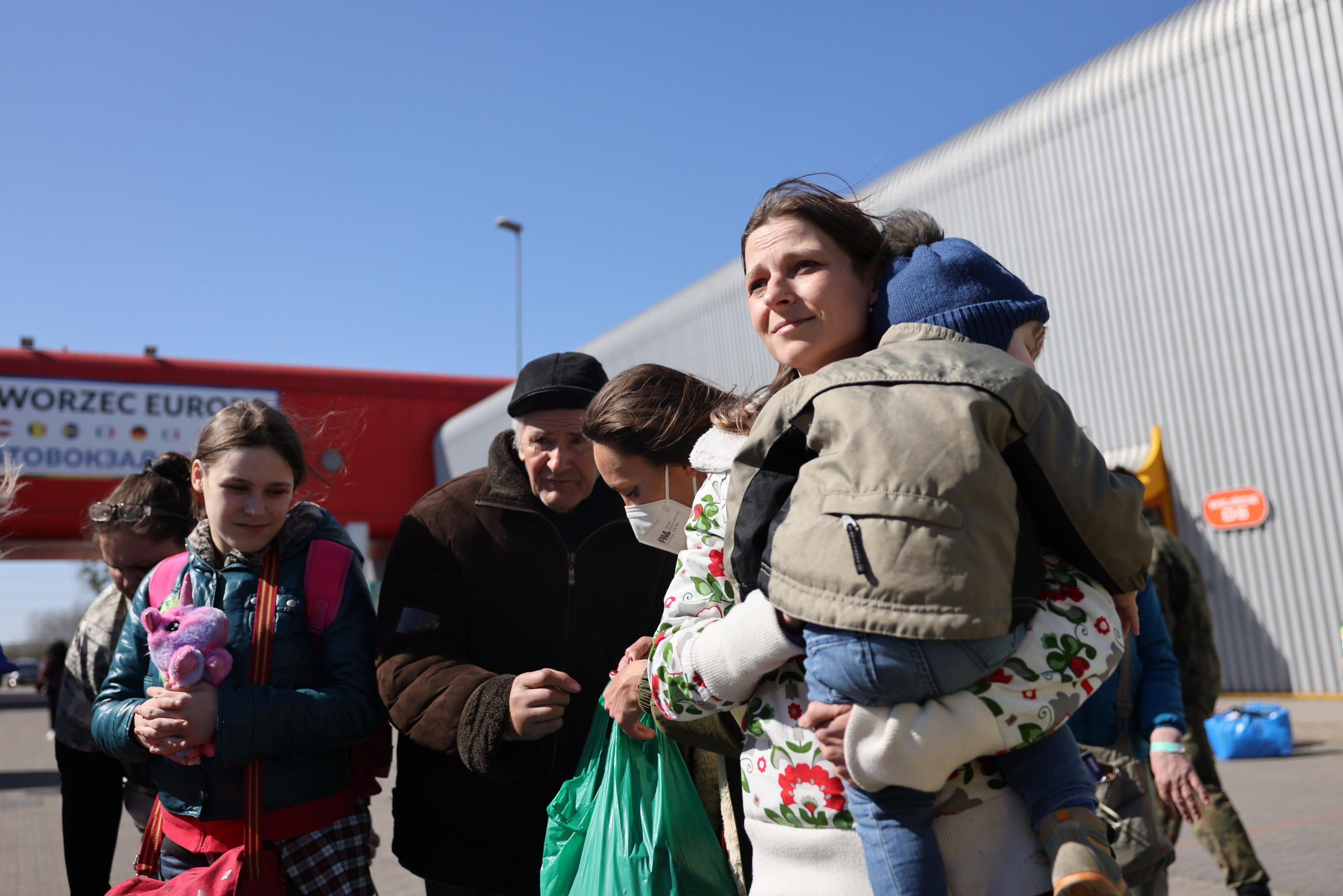 Alisa vit désormais dans le Vaucluse, avec ses trois enfants. Nous les avions d'abord rencontrés le 28 mars à Varsovie, juste avant leur départ dans un convoi humanitaire affrété par des bénévoles du département. LP/Arnaud Journois