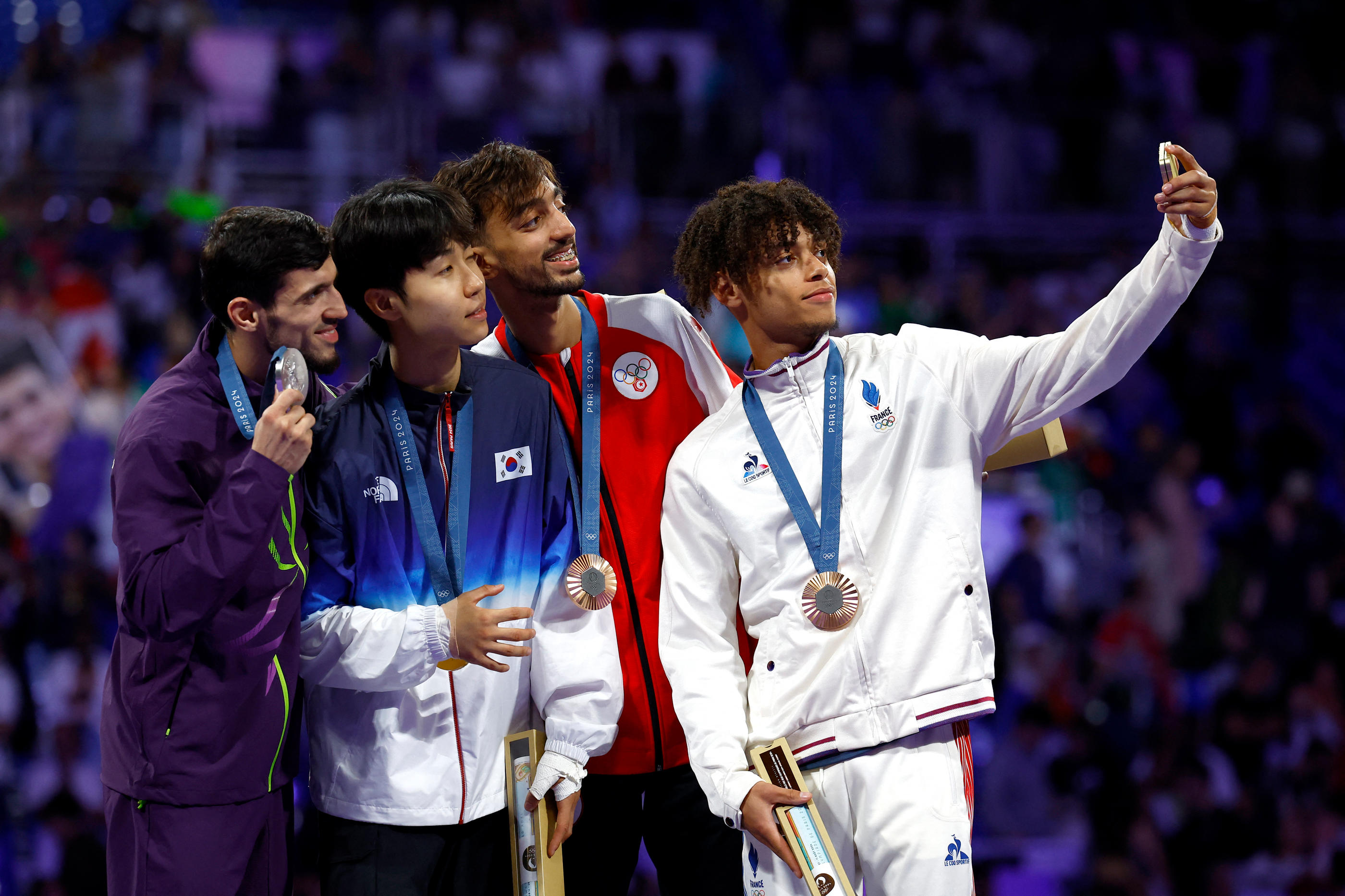 Cyrian Ravet (à droite) a remporté mercredi une médaille de bronze en Taekwondo. REUTERS/Albert Gea