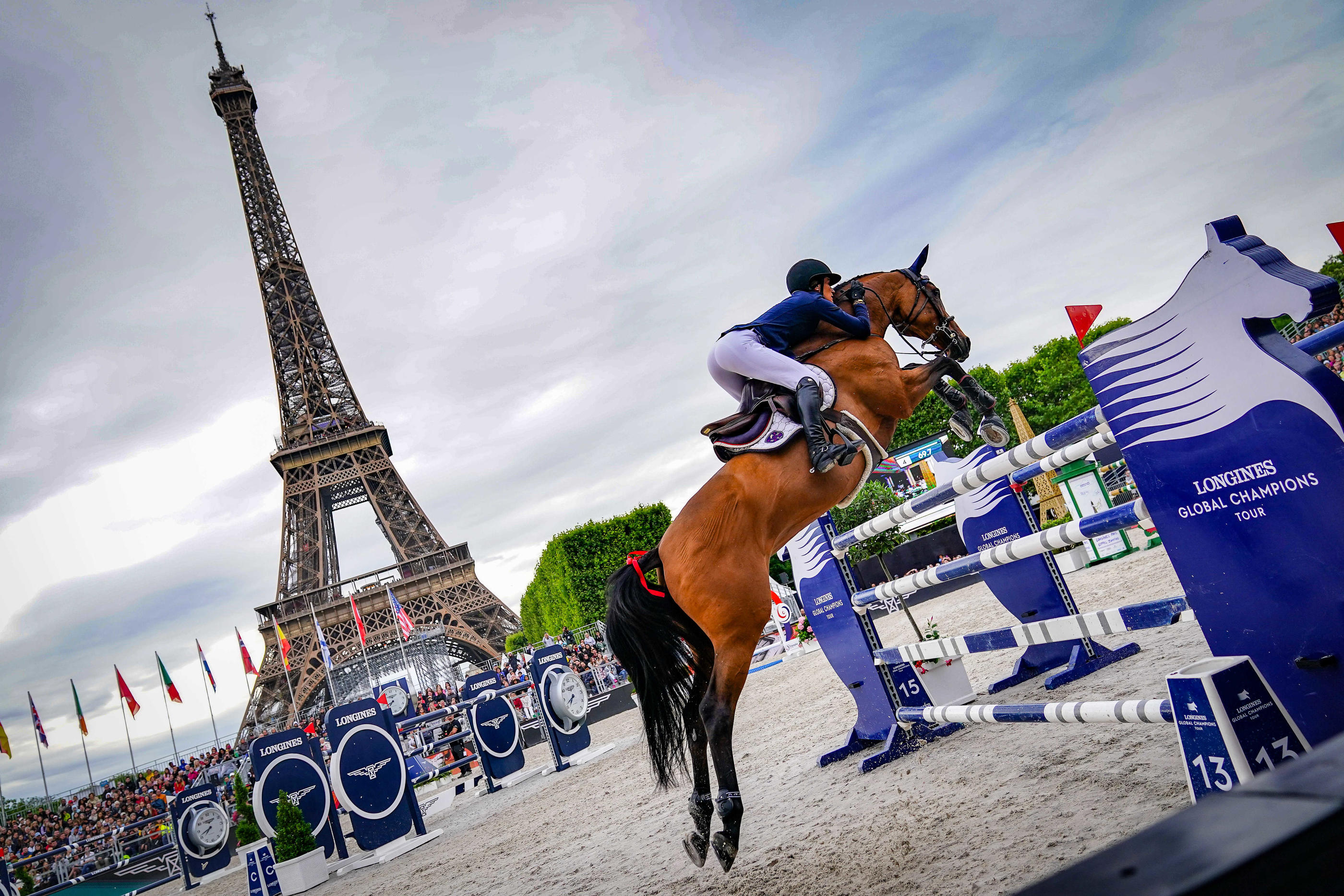 La cavalière Jessica Springsteen lors du Paris Eiffel Jumping en 2022, sur le Champ-de-Mars (VIIe arrondissement). Icon Sport/Pierre Costabadie