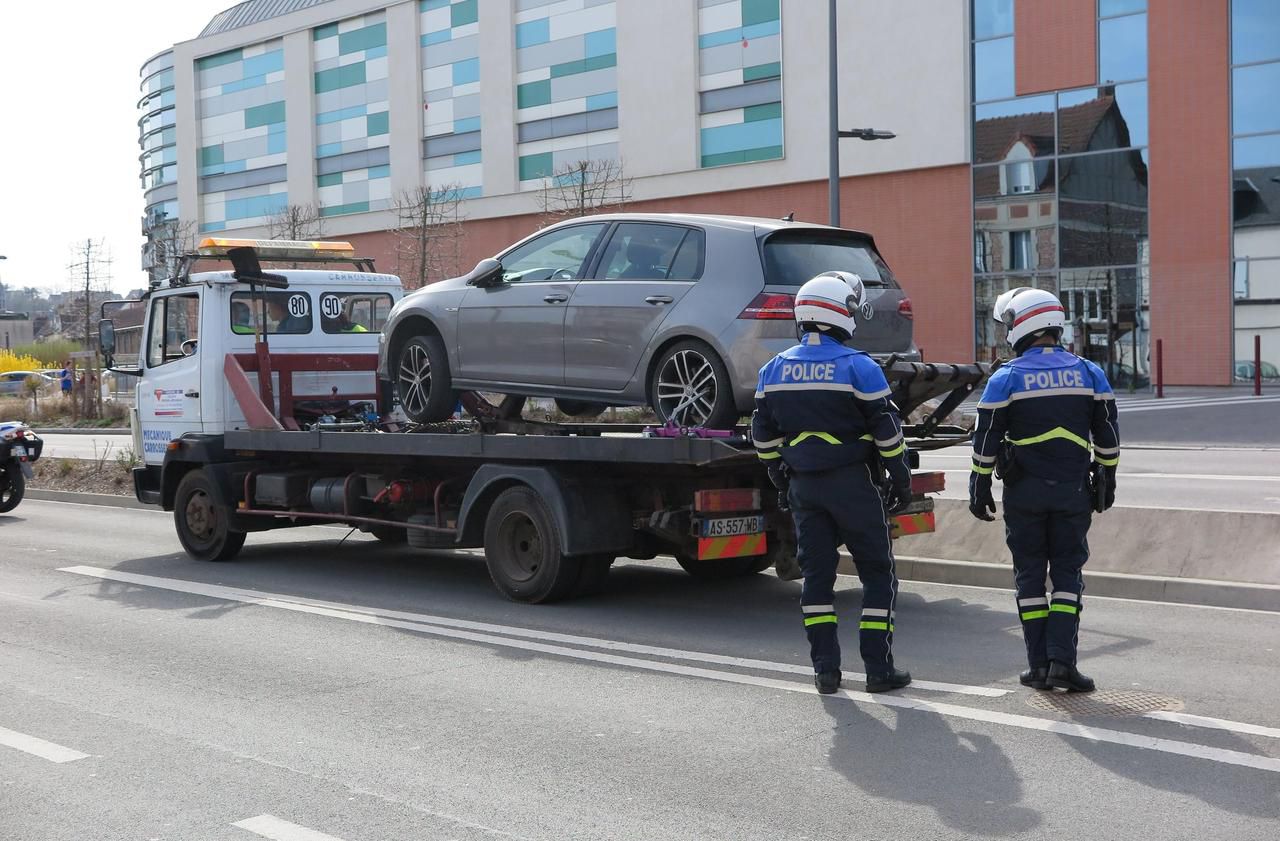 Beauvais, en avril 2018. Les auteurs de la fusillade, qui avait blessé un restaurateur, étaient venus du Val de Marne dans cette voiture. En panne, le véhicule avait été abandonné dans le parking du centre commercial Jeu-de-Paume (Archives). LP/E.J.