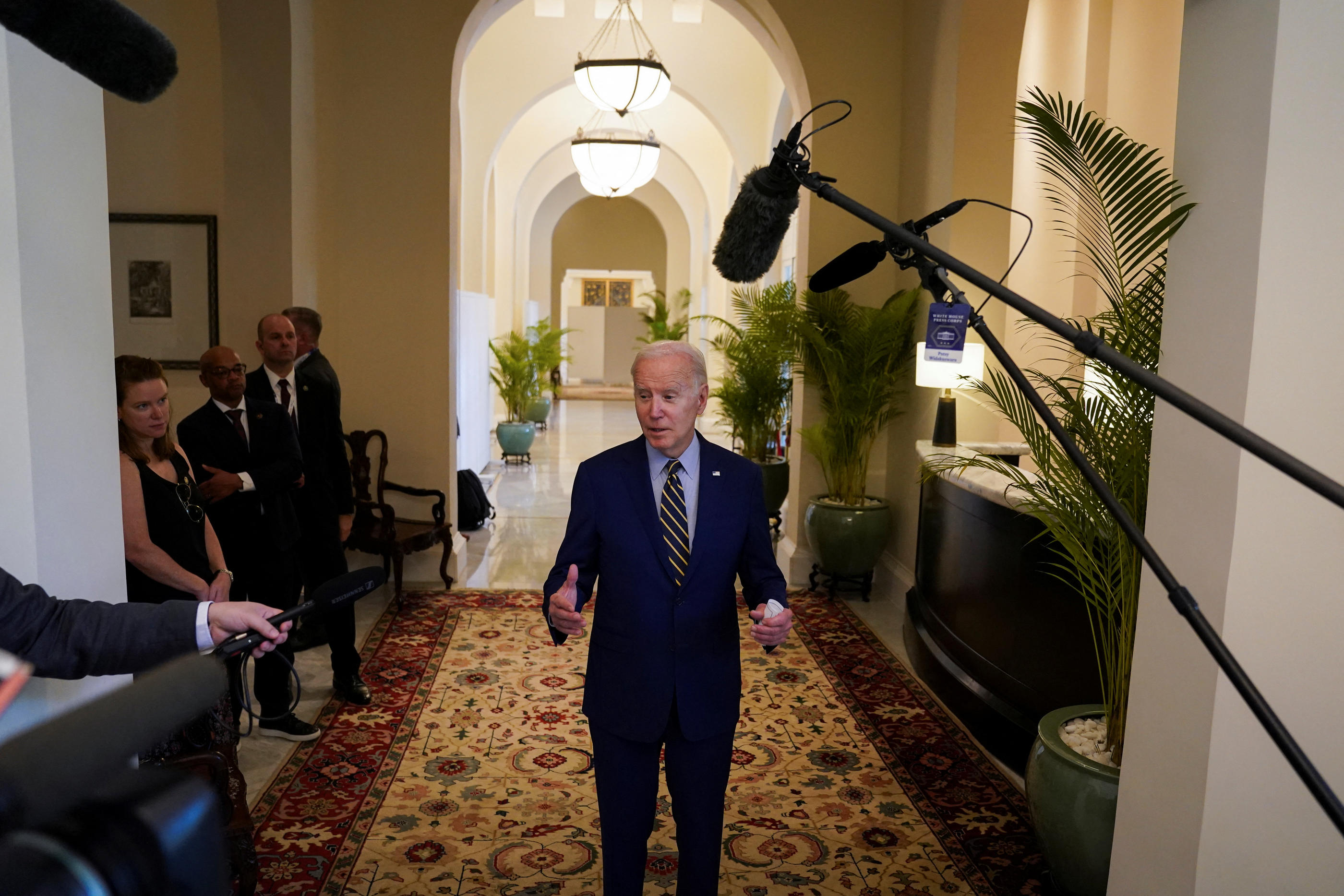 Le président américain Joe Biden a déclaré dimanche que le succès inattendu des démocrates aux élections de mi-mandat l'a placé dans une position renforcée. Reuters/Kevin Lamarque