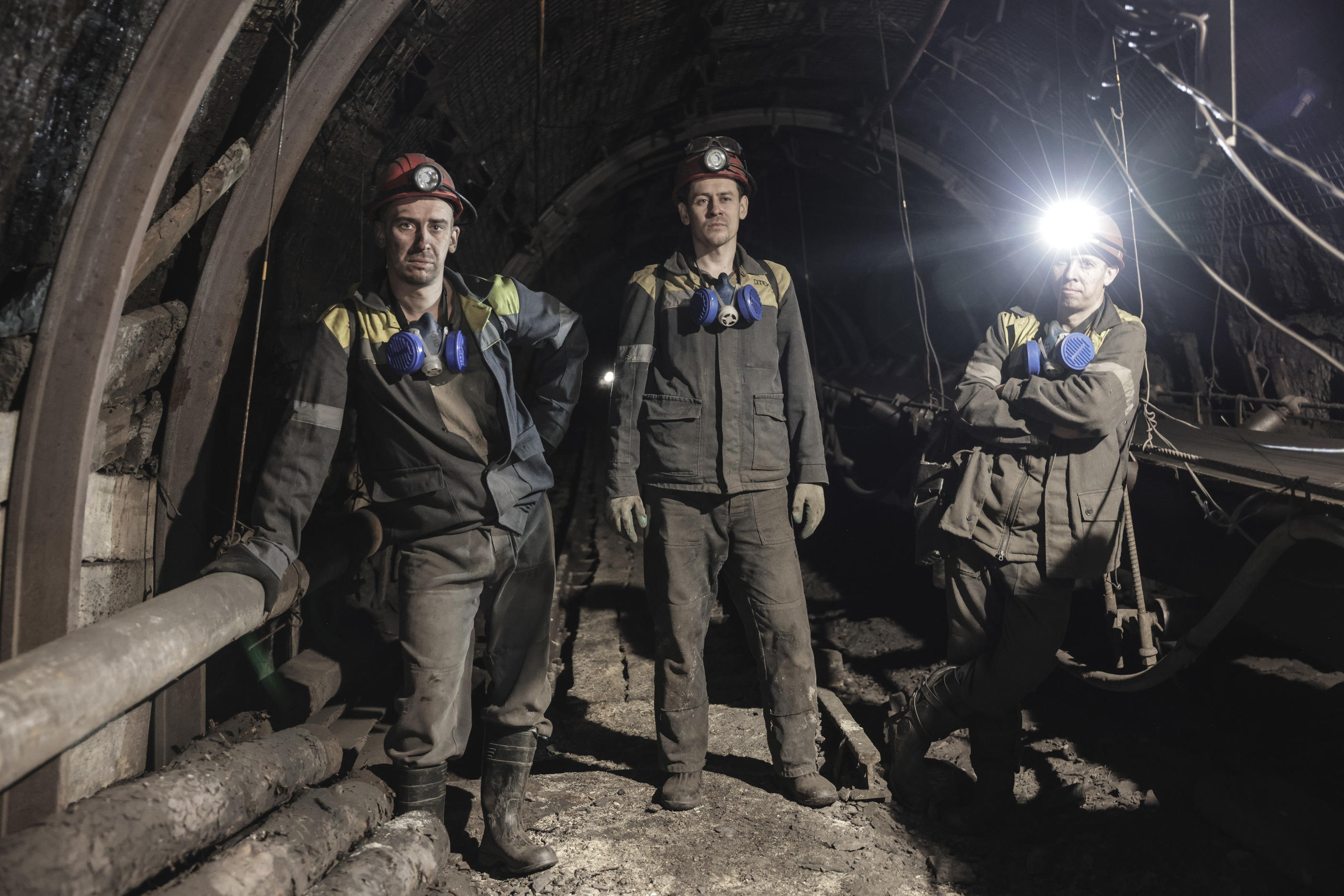 Alexandre, Pavlo et Rouslan au travail, lundi 19 décembre, dans une mine de charbon de la région de Dnipro en Ukraine. En pleine guerre, leur mission a pris une dimension stratégique. LP/Philippe de Poulpiquet