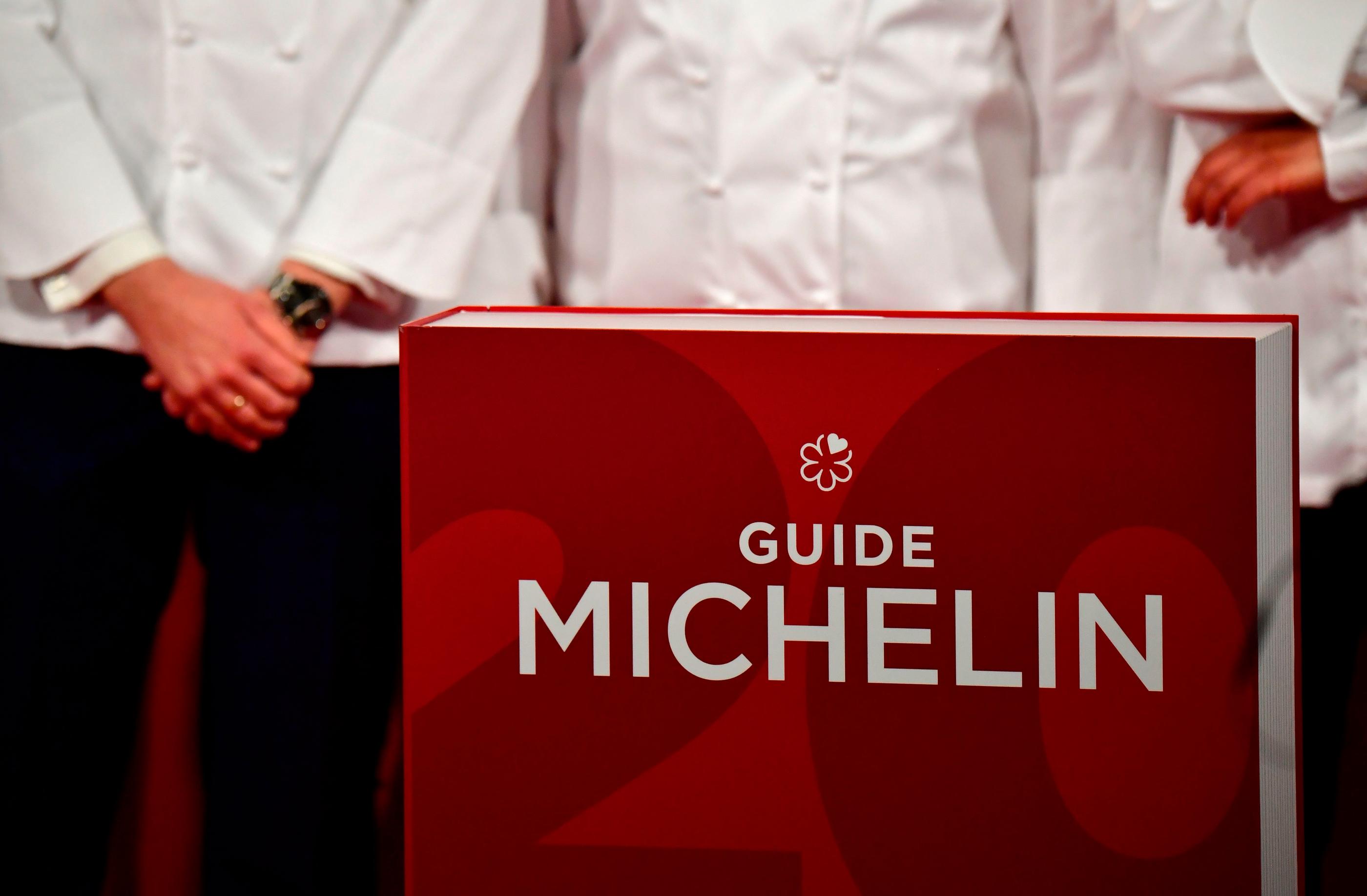 Depuis 1900, le célèbre guide rouge s'est imposé comme une référence gastronomique et hôtelière. AFP/Tobias Schwarz
