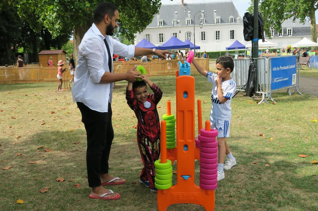 <b></b> Pontault-Combault, ce samedi. Tareq et ses enfants profitent de très nombreuses activités, toutes gratuites.