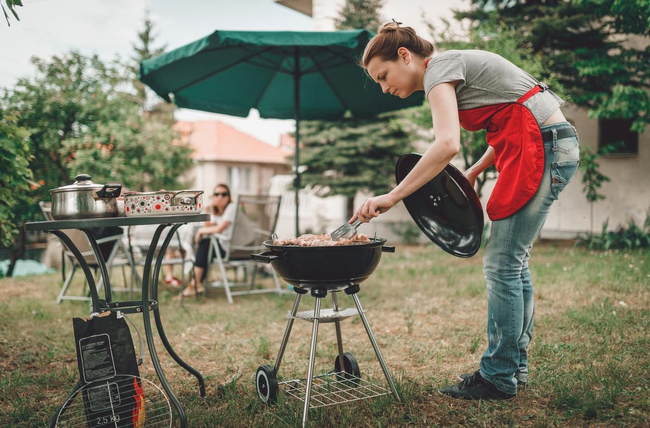Bricolage, barbecue Femme ou homme : qui fait les tâches dites  masculines à la maison ?