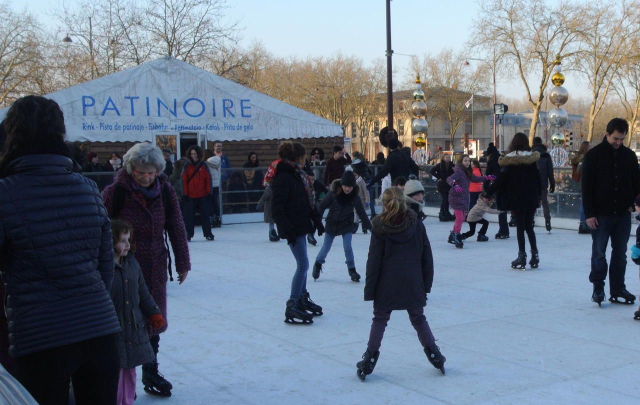 <b></b> Versailles. La patinoire écologique située en face de la mairie restera jusqu’au 7 janvier.