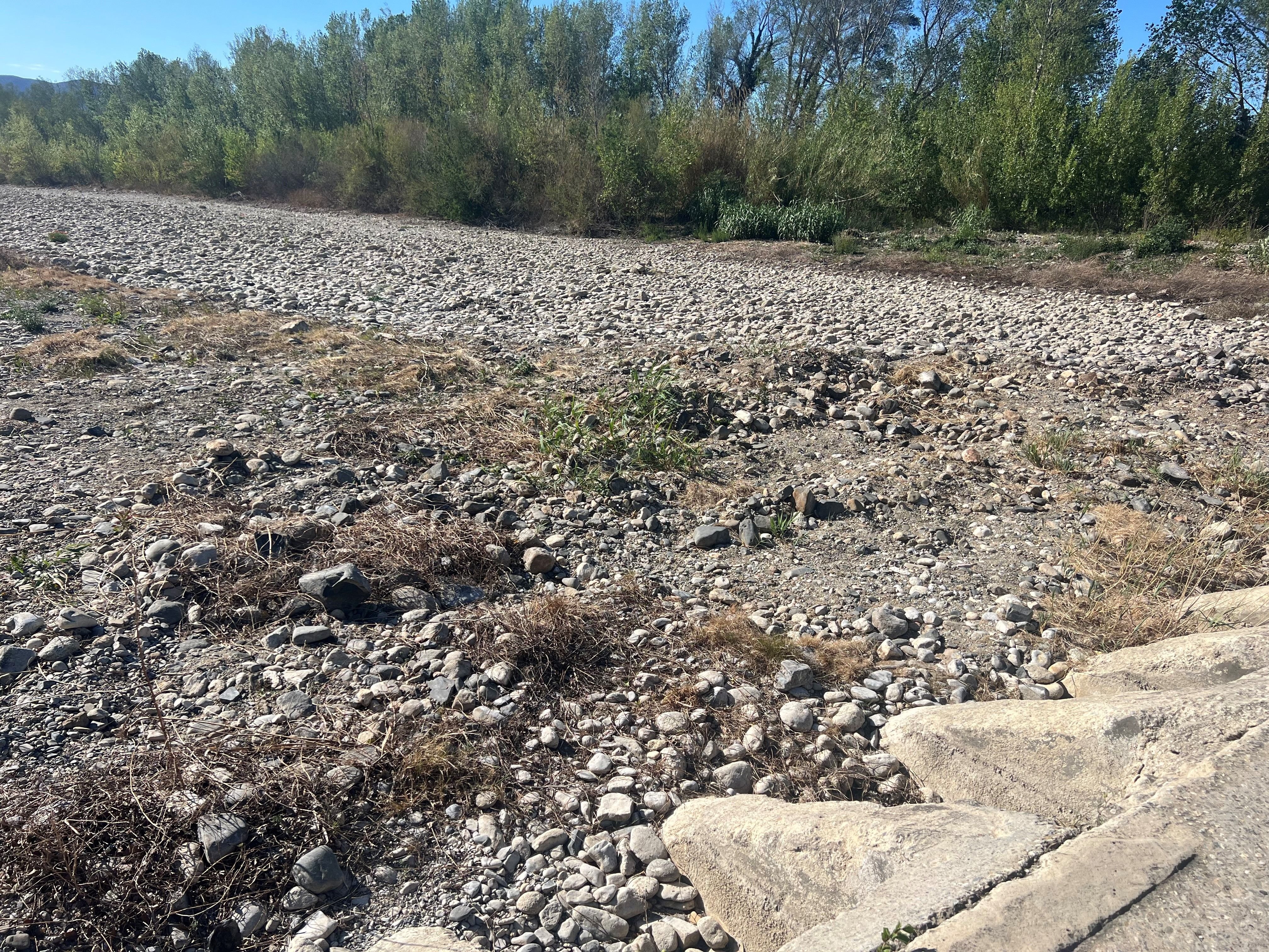 A Espira-de-l'Agly, le fleuve Agly a disparu. Le village fait partie de la vingtaine de communes qui sont suivis au quotidien pour la ressource en eau potable. LP/Christian Goutorbe