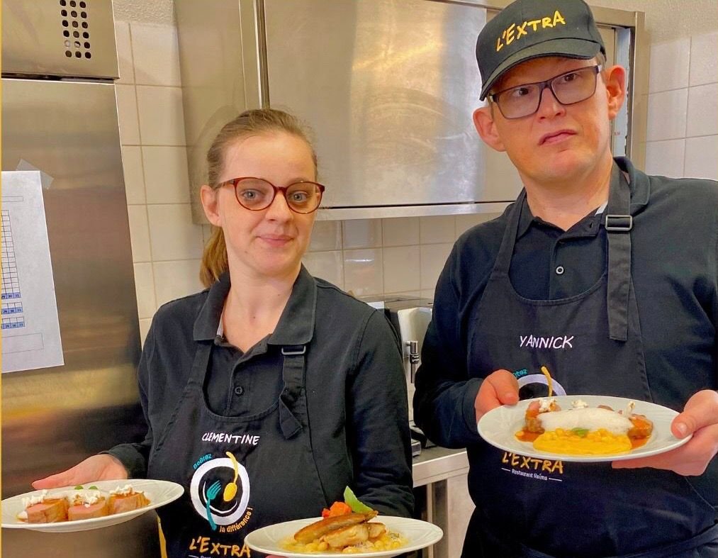 Clémentine et Yannick font partie des personnes en situation de handicap recrutées pour l'aventure du restaurant ExtrA qui va ouvrir à Reims (Marne) en mai prochain dans le quartier du Boulingrin. DR
