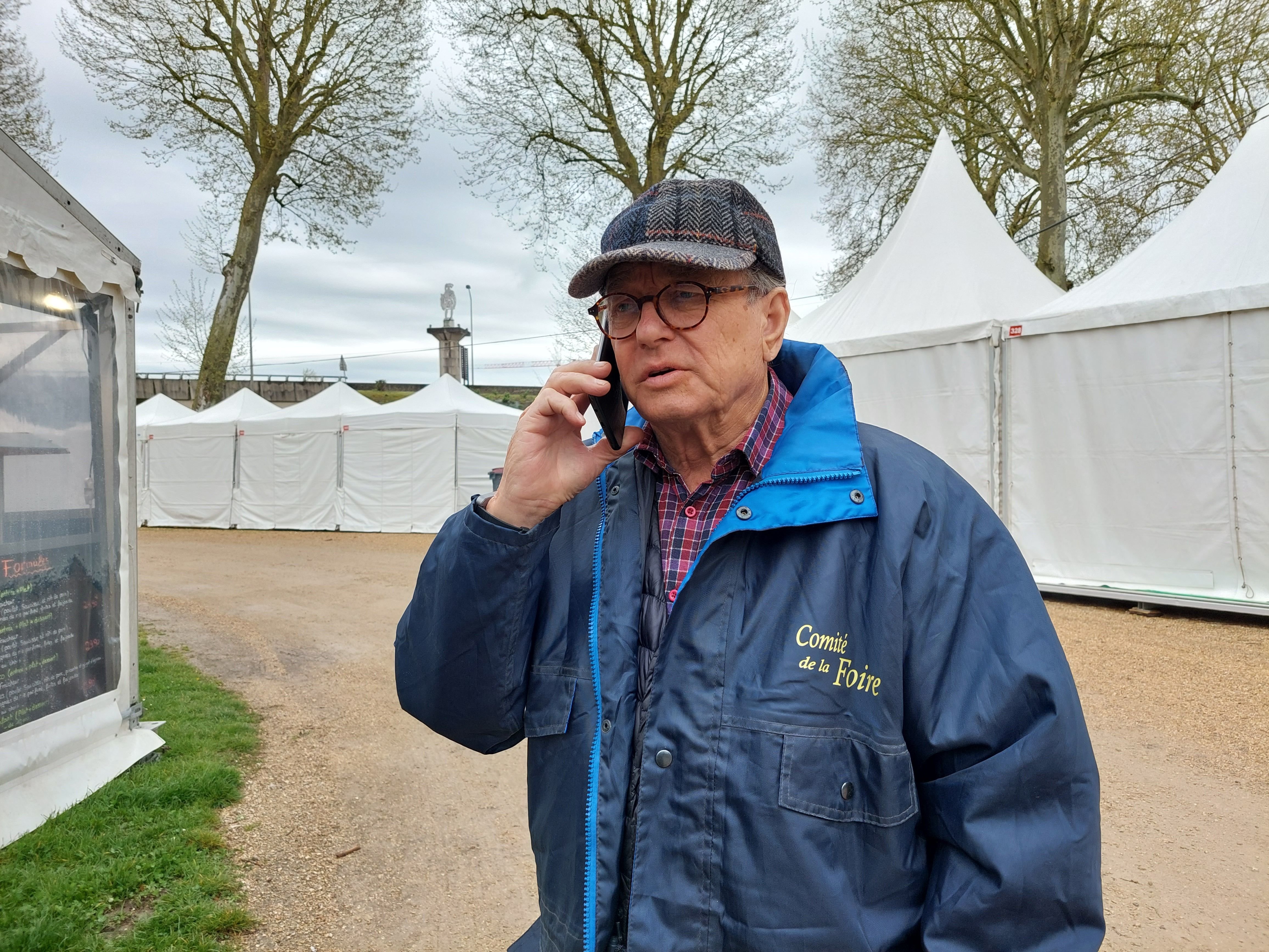 Montereau, mercredi 13 avril 2022. Pour qu'à la Saint-Parfait, tout soit parfait, François Timbert gère tous les gros et petits détails de la préparation de la foire annuelle. LP/Faustine Léo