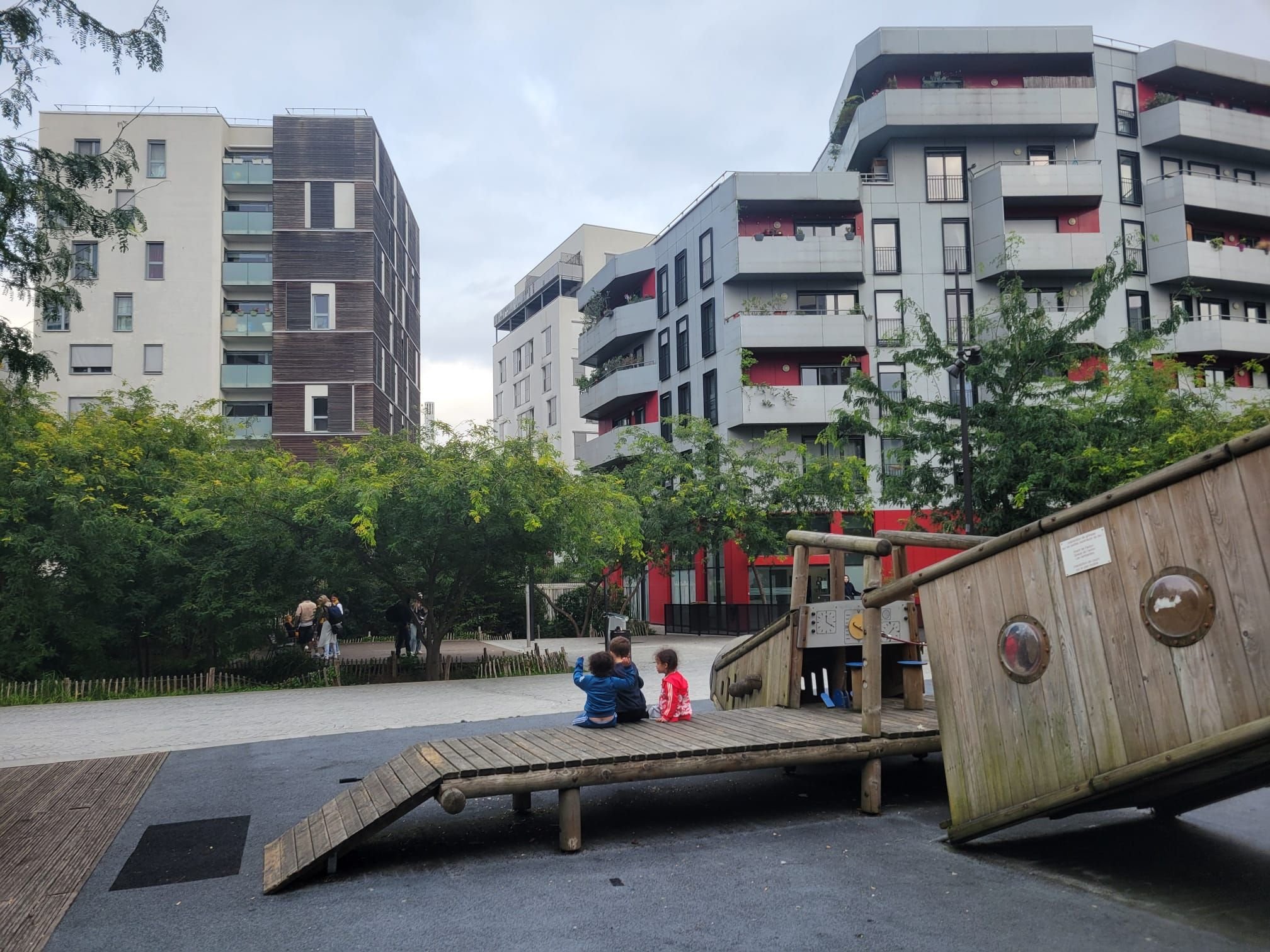 Ivry-sur-Seine (Val-de-Marne), mardi 10 septembre 2024. D'après les mesures effectuées par les riverains, le bruit provenant du square de la Minoterie peut atteindre 70 décibels, avec des pics à 80 décibels. LP/Julien Lec'hvien