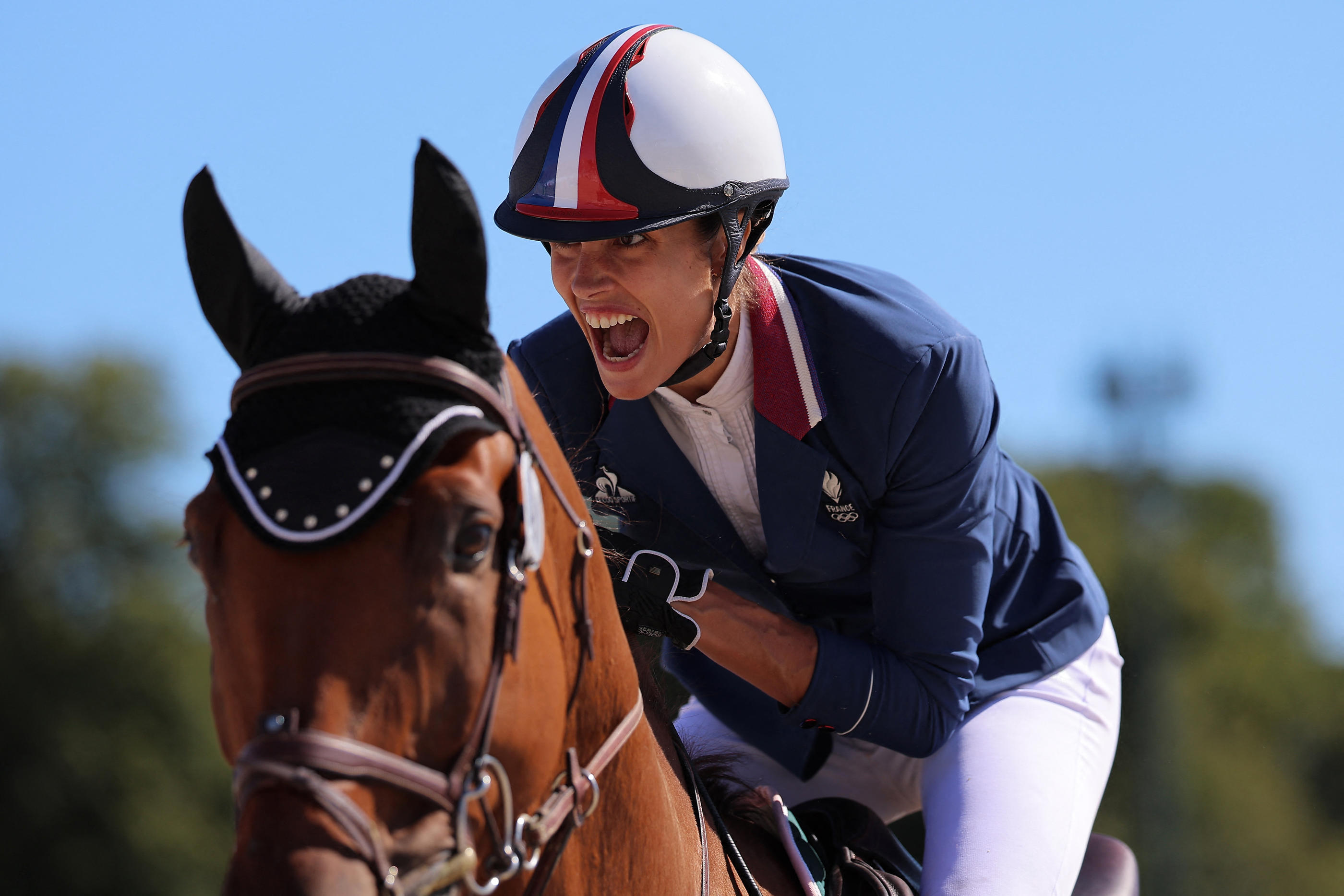 Elodie Clouvel a tiré au sort "Fly de Vesquerie" pour l'épreuve d'équitation du pentathlon moderne, et son parcours lui a permis de rester en tête avant le reste des épreuves. REUTERS/Zohra Bensemra