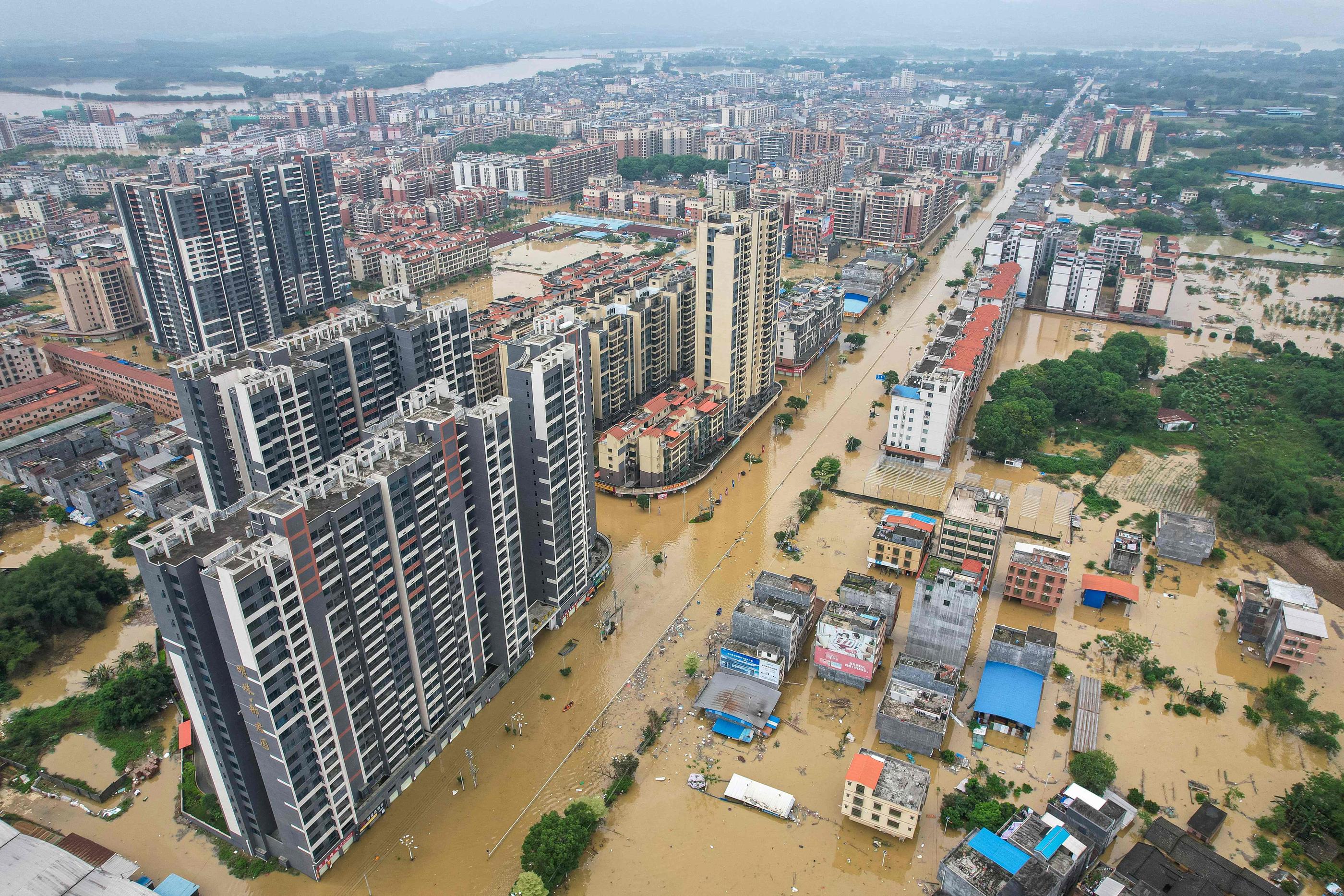 La Chine connaît fin avril de fortes pluies, provoquant d'importantes inondations, comme ici à Qingyuan, dans la province méridionale du Guangdong. AFP / CNS